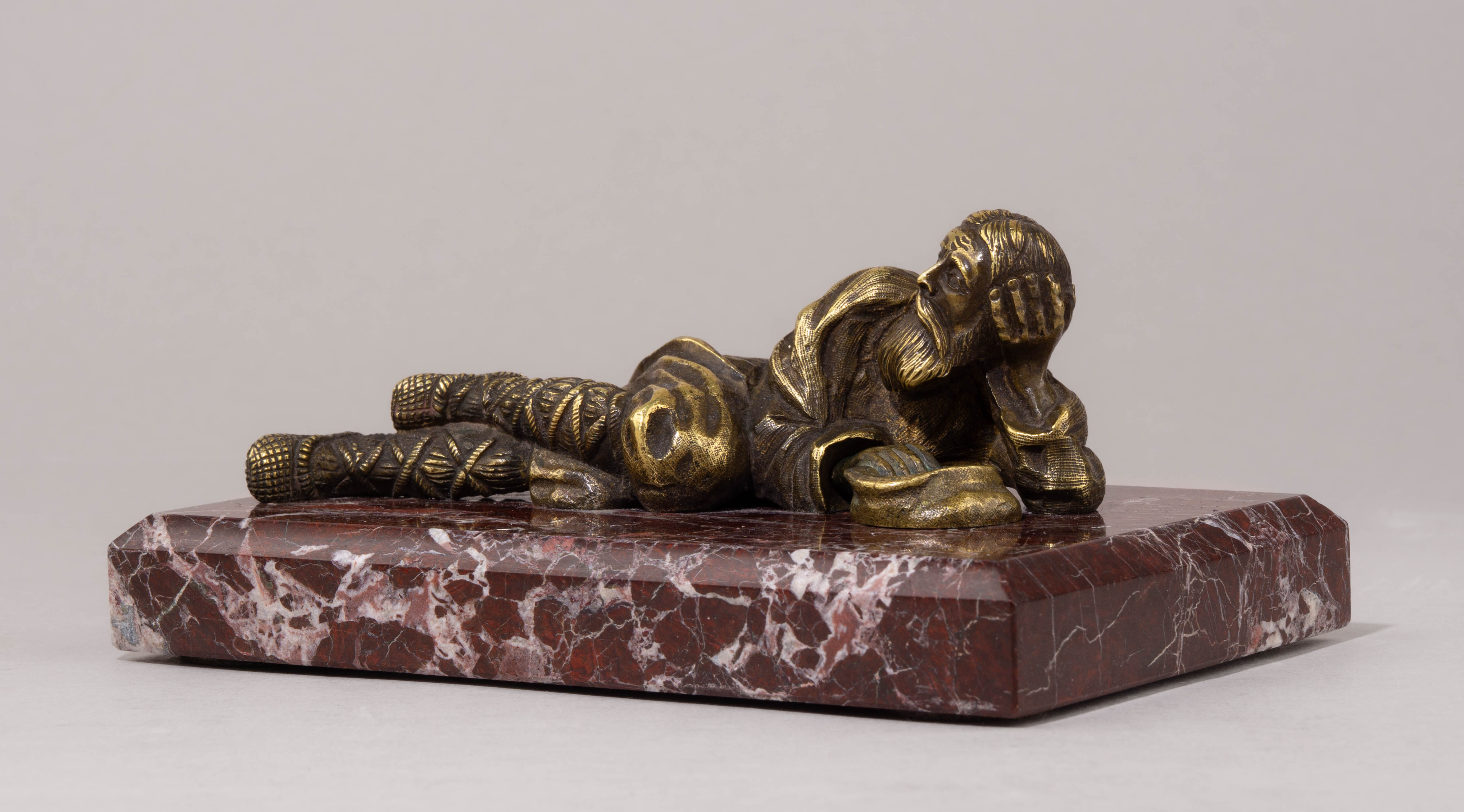 Скульптура кабинетная «Отдыхающий крестьянин». Россия, вторая половина XIX века.