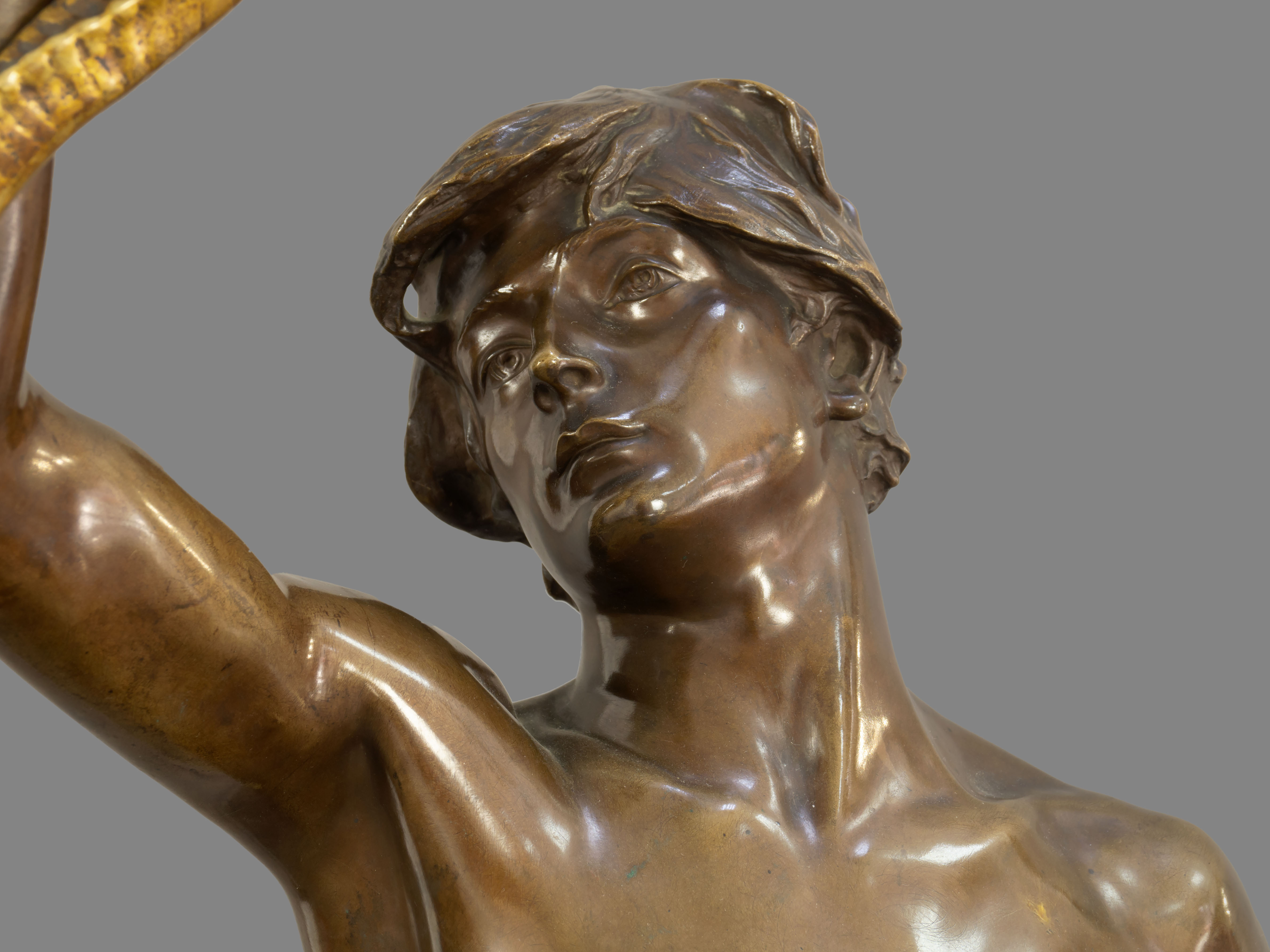 (1.5 метра. Музейная ценность. С экспертизой) Парные скульптурные светильники-торшеры в виде женской и мужской фигур.
Франция, Париж, скульптор Жорж Баро, отливка фабрики Фердинанда Барбедьена, около 1890.