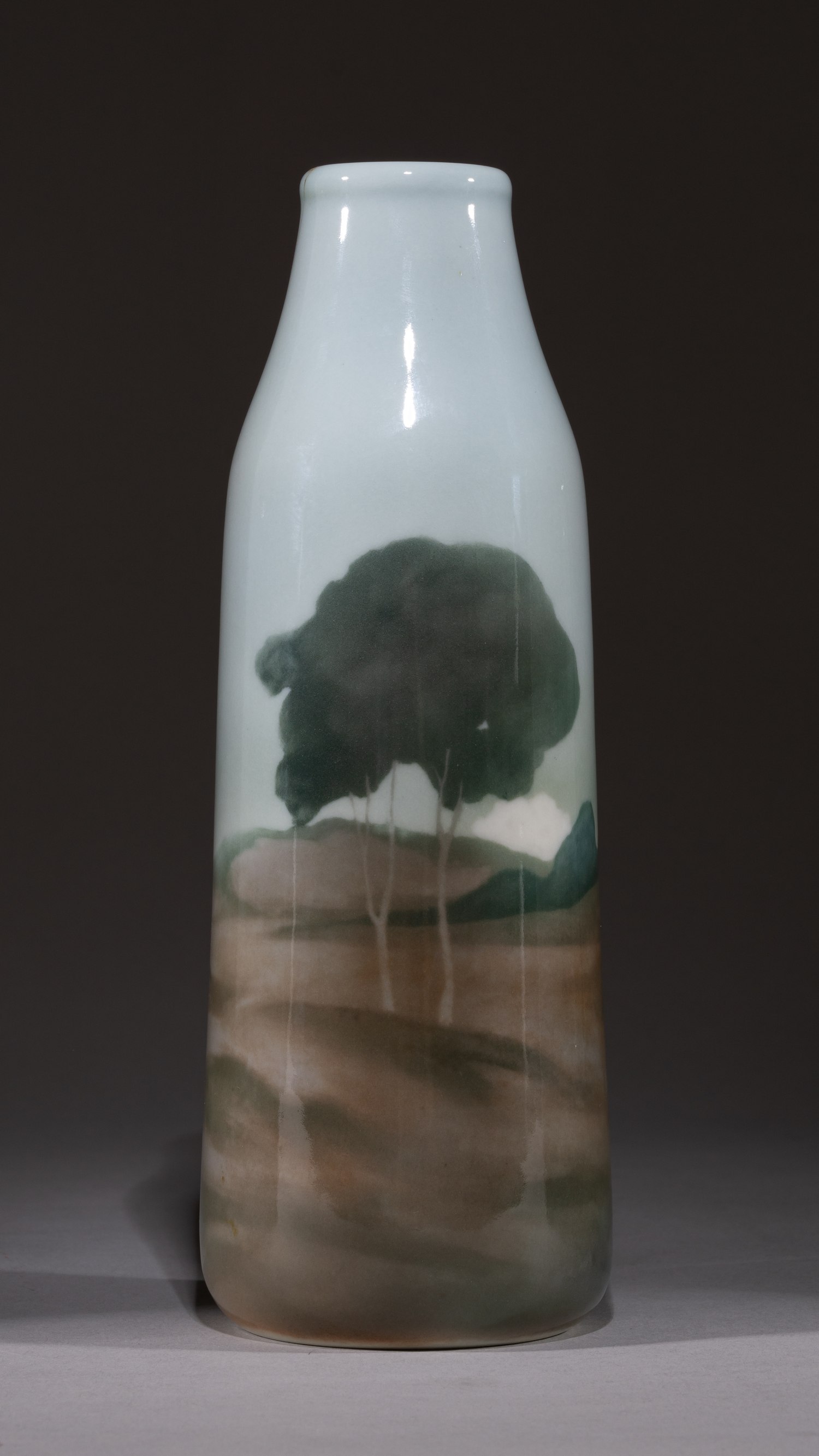 (С экспертизой. ИФЗ) Ваза с изображением пейзажа. Россия, Санкт-Петербург. Императорский фарфоровый завод, конец XIX - начало ХХ в.