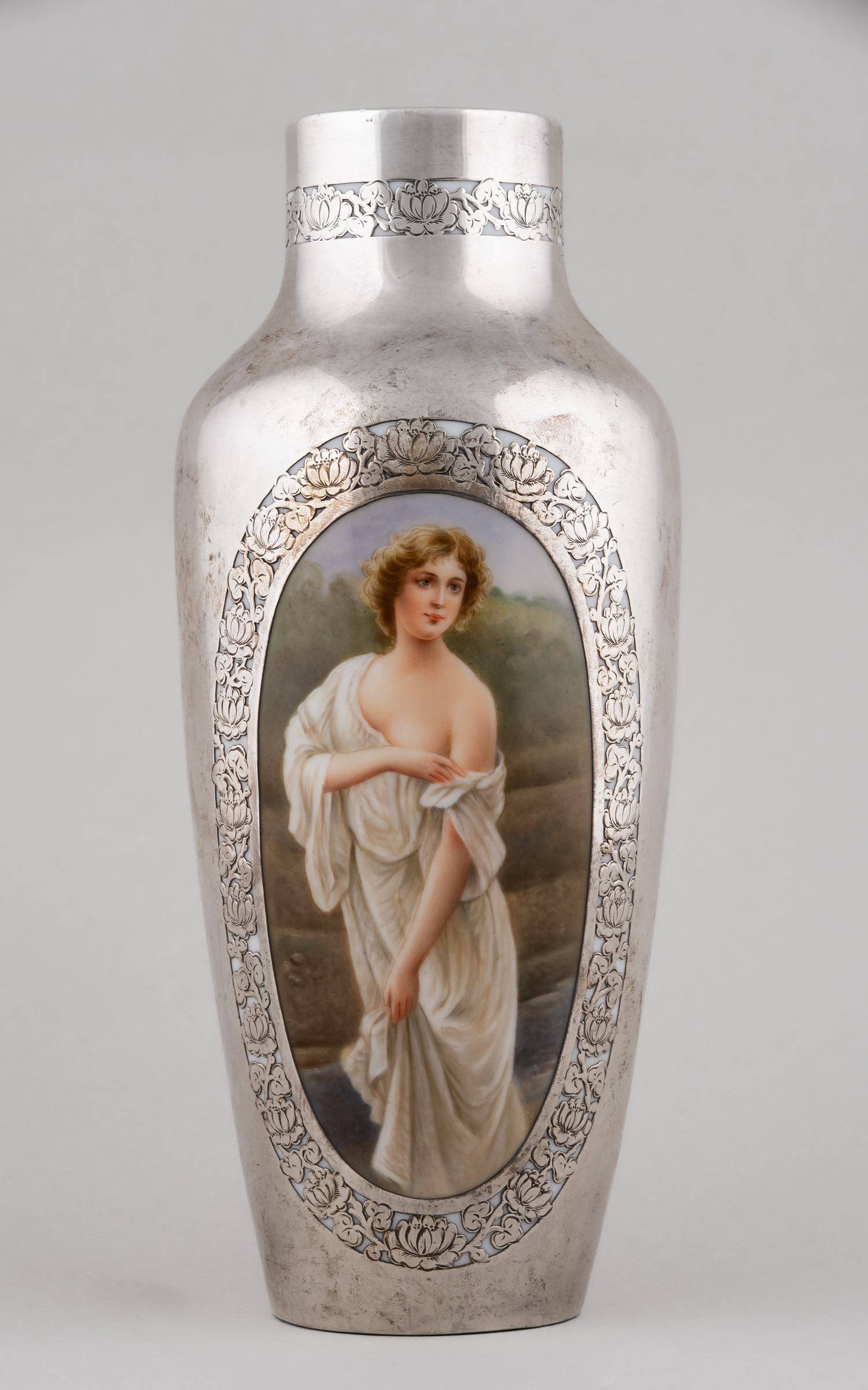 Ваза в стиле модерн с изображением обнаженной девушки. Бавария, Хайнрих (Heinrich), 1911-1934 годы.