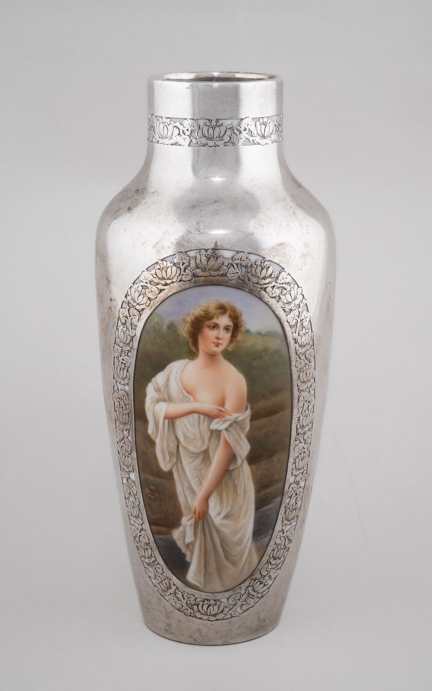 Ваза в стиле модерн с изображением обнаженной девушки. Бавария, Хайнрих (Heinrich), 1911-1934 годы.