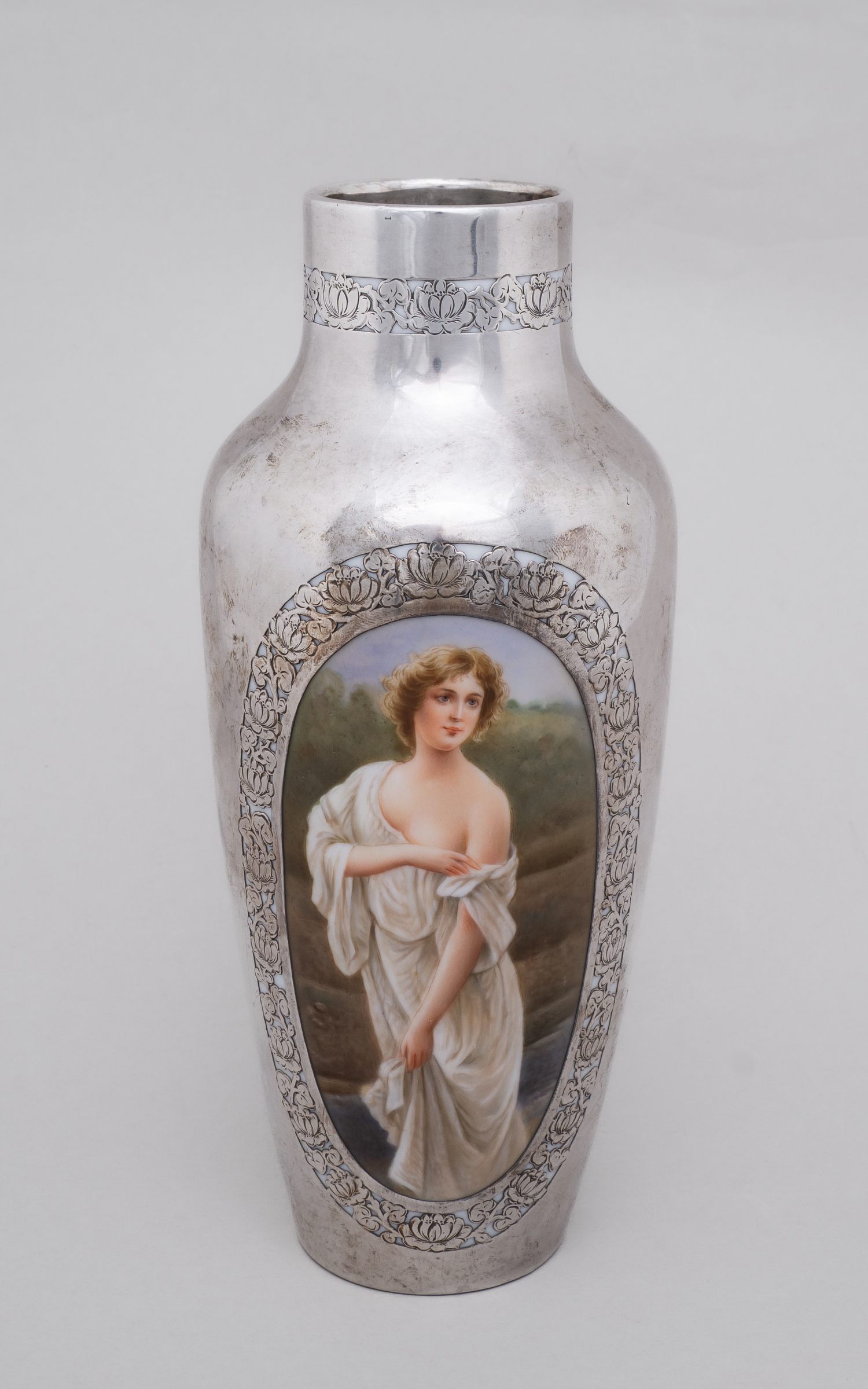 Ваза в стиле модерн с изображением обнаженной девушки. Бавария, Хайнрих (Heinrich), 1911-1934 годы.