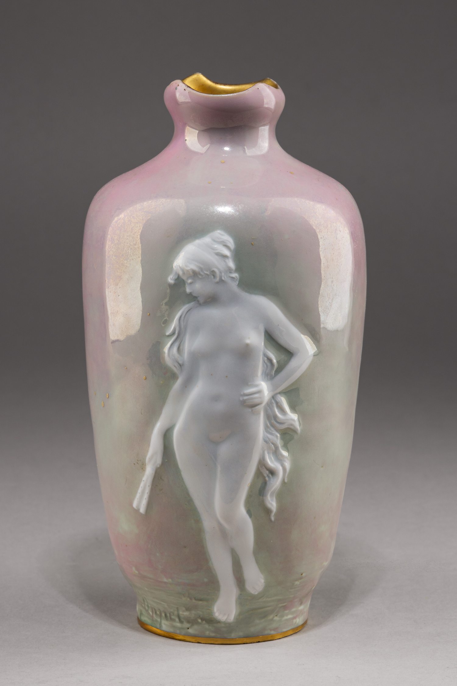 (Пат-сюр-пат. Модерн.) Ваза «Обнажённая». Германия, Розенталь, Кронах, (Bauer Rosenthal & Co.), художник Оппель Адольф, 1900-е годы.