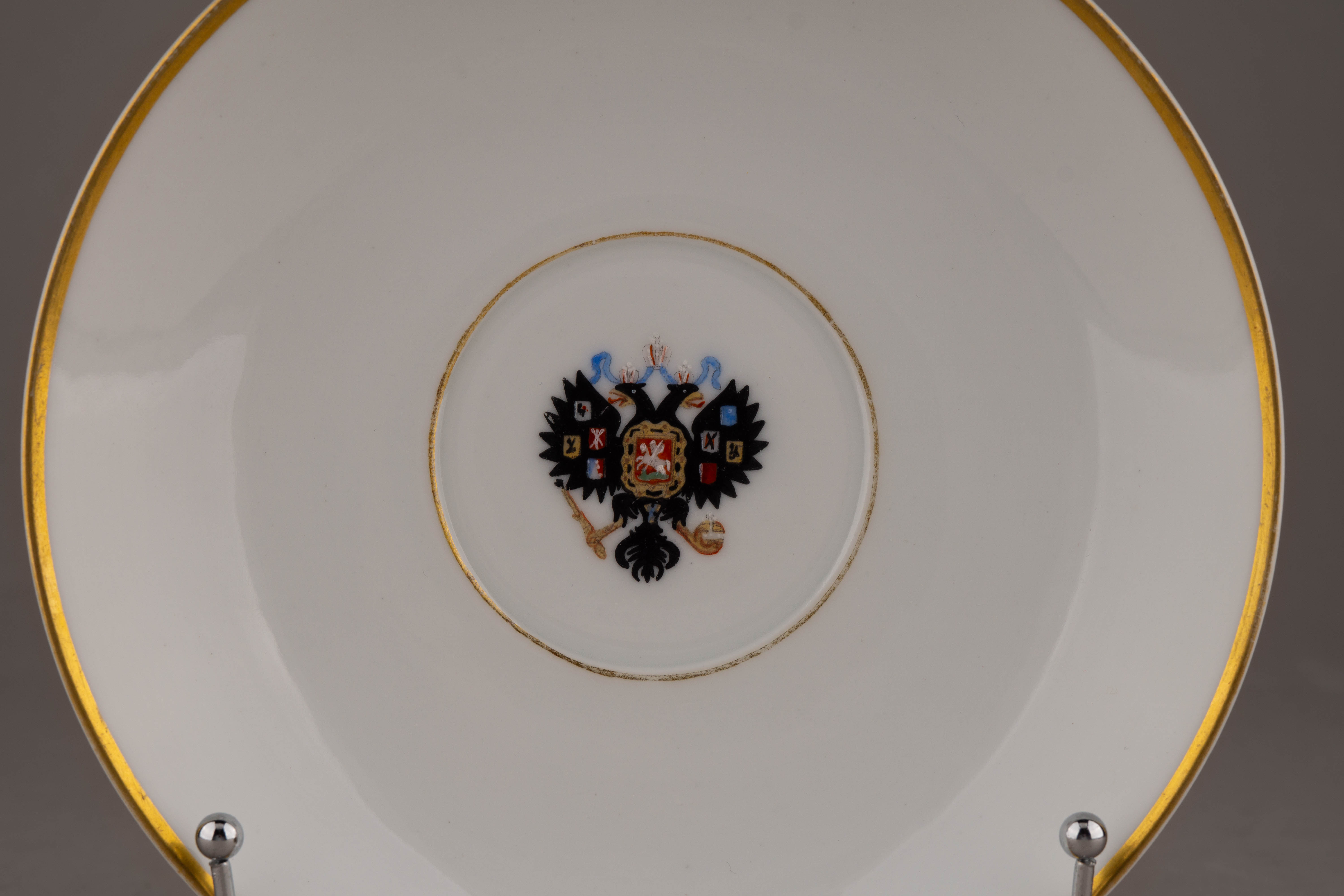 (К коронации Александра III. Зимнедворский сервиз) Чашка с блюдцем из Коронационного (Зимнедворского) сервиза.
Россия, Императорский фарфоровый завод, 1906, 1912.