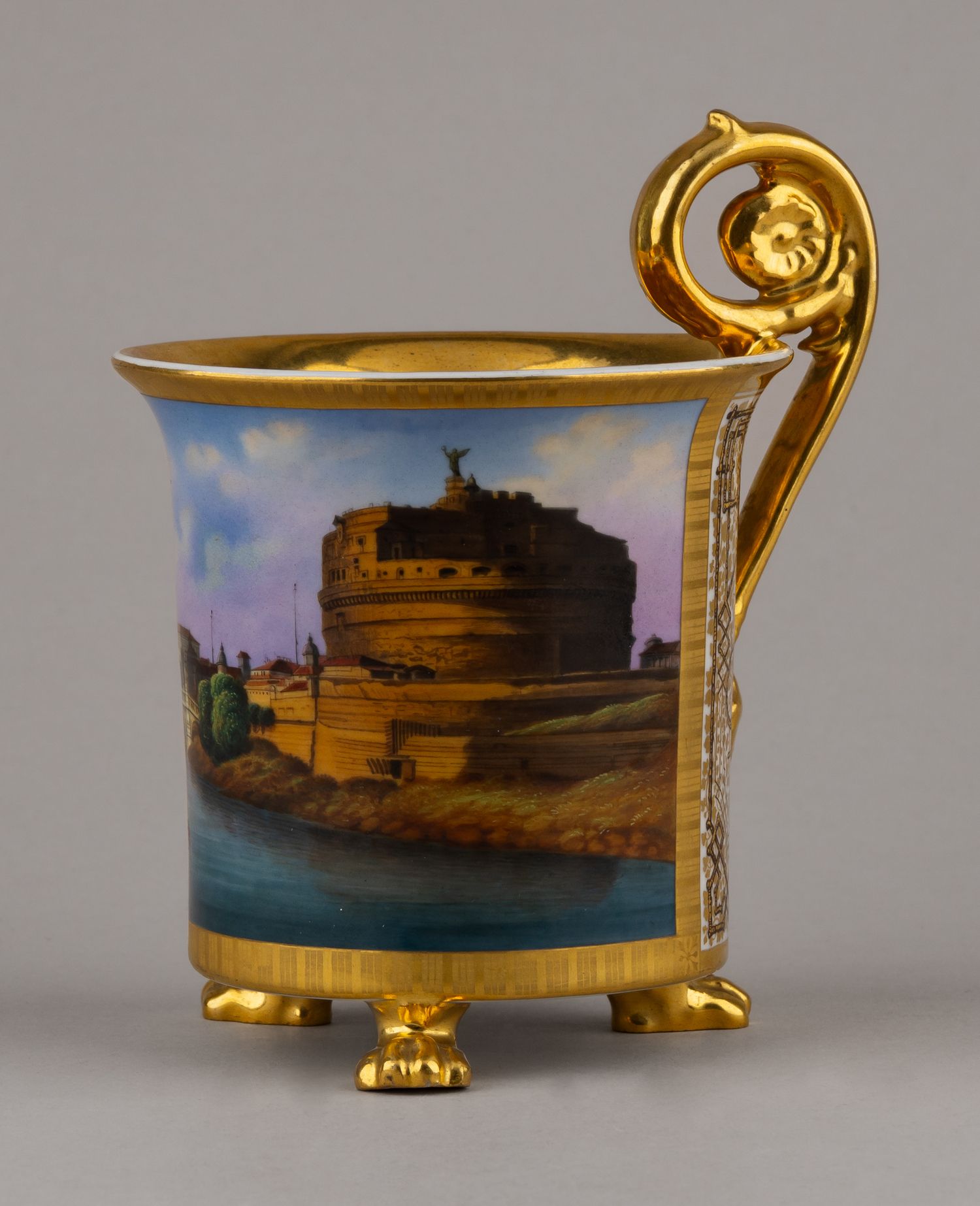 (Фюрстенберг) Чашка с живописным  изображением Замка Святого Ангела в Риме. Германия, фарфоровая мануфактура Фюрстенберга, около 1820.