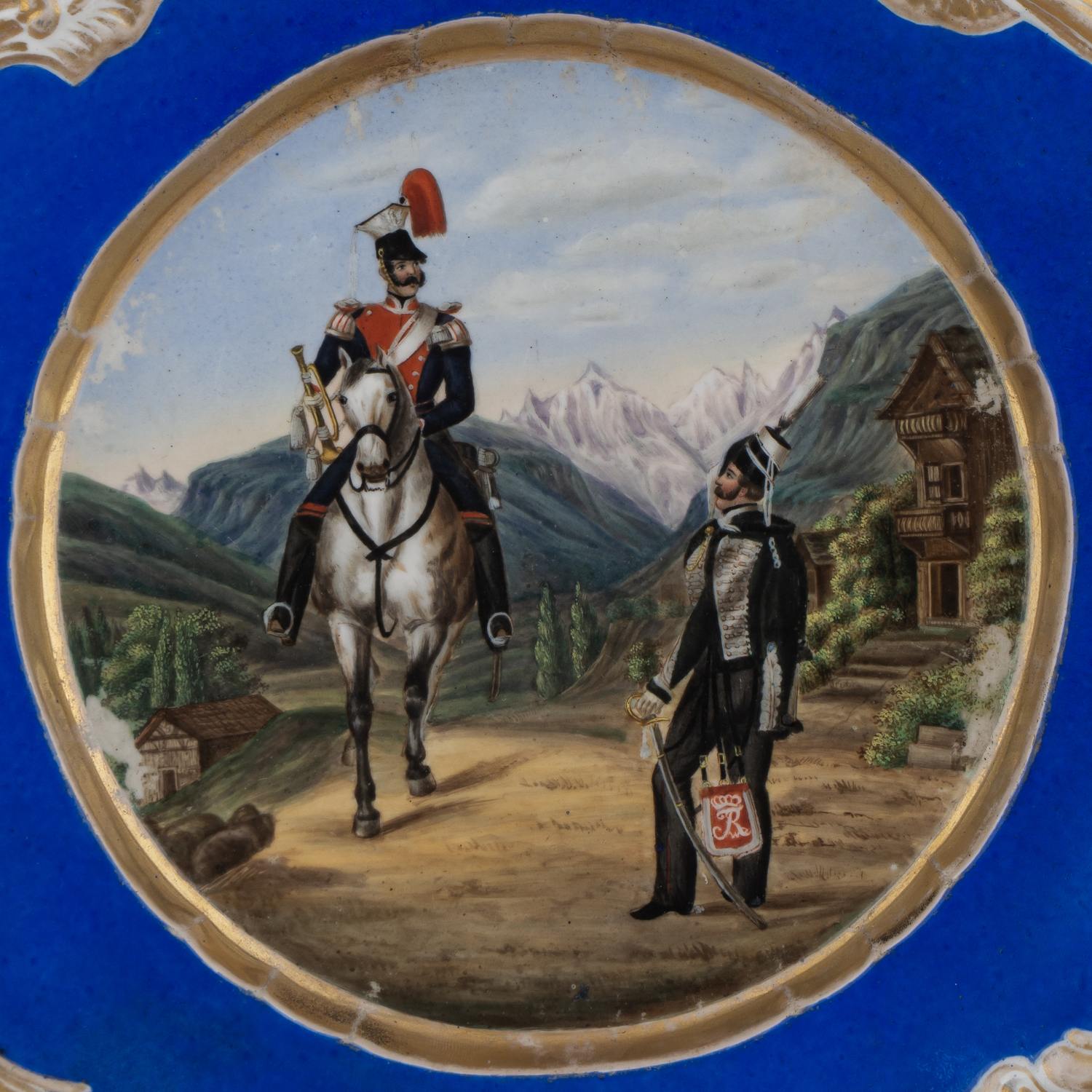 Тарелка с изображением кавалериста полка «Черные гусары» из военной серии. Германия, Берлин, Фарфоровая фабрика Ф. А. Шумана (Schumann & Sohn), 1851-1869 годы.