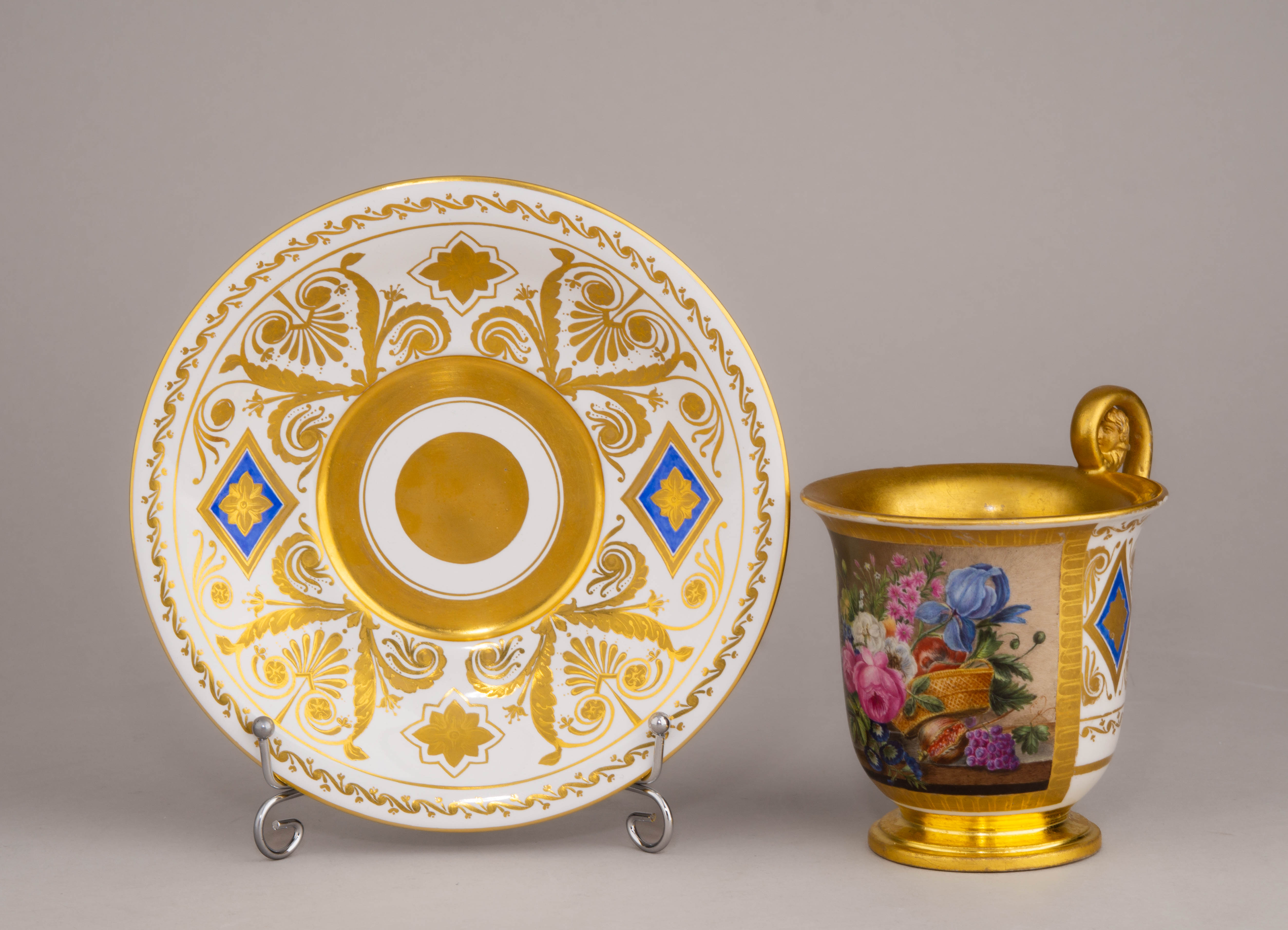 (Период правления Александра I) Чашка с блюдцем с изображением натюрморта.
Россия,  Императорский фарфоровый завод,  1-я четверть XIX века.