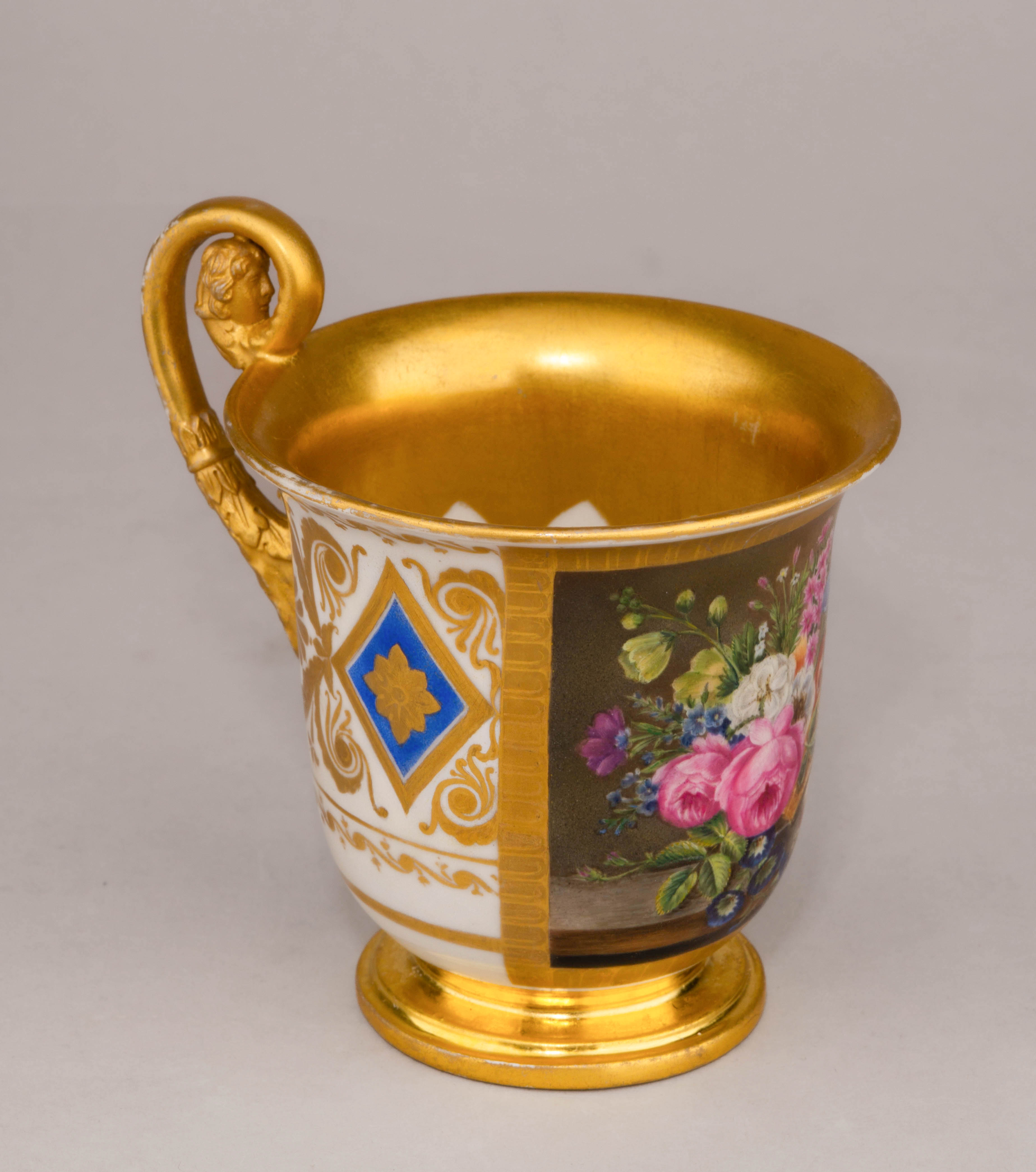 (Период правления Александра I) Чашка с блюдцем с изображением натюрморта.
Россия,  Императорский фарфоровый завод,  1-я четверть XIX века.