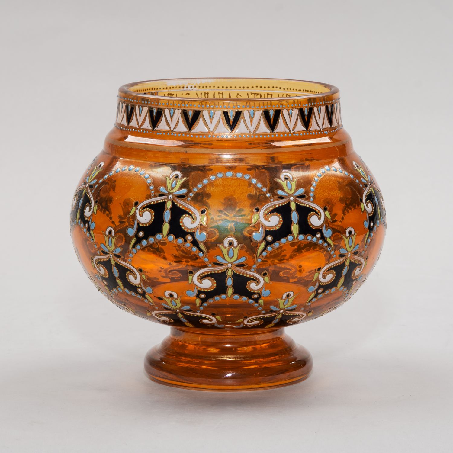 (Бем Елизавета) Братина «Чару пить здраву быть».
Россия, Дятьковский хрустальный завод, автор – Елизавета Бём, 1875–1890 годы.