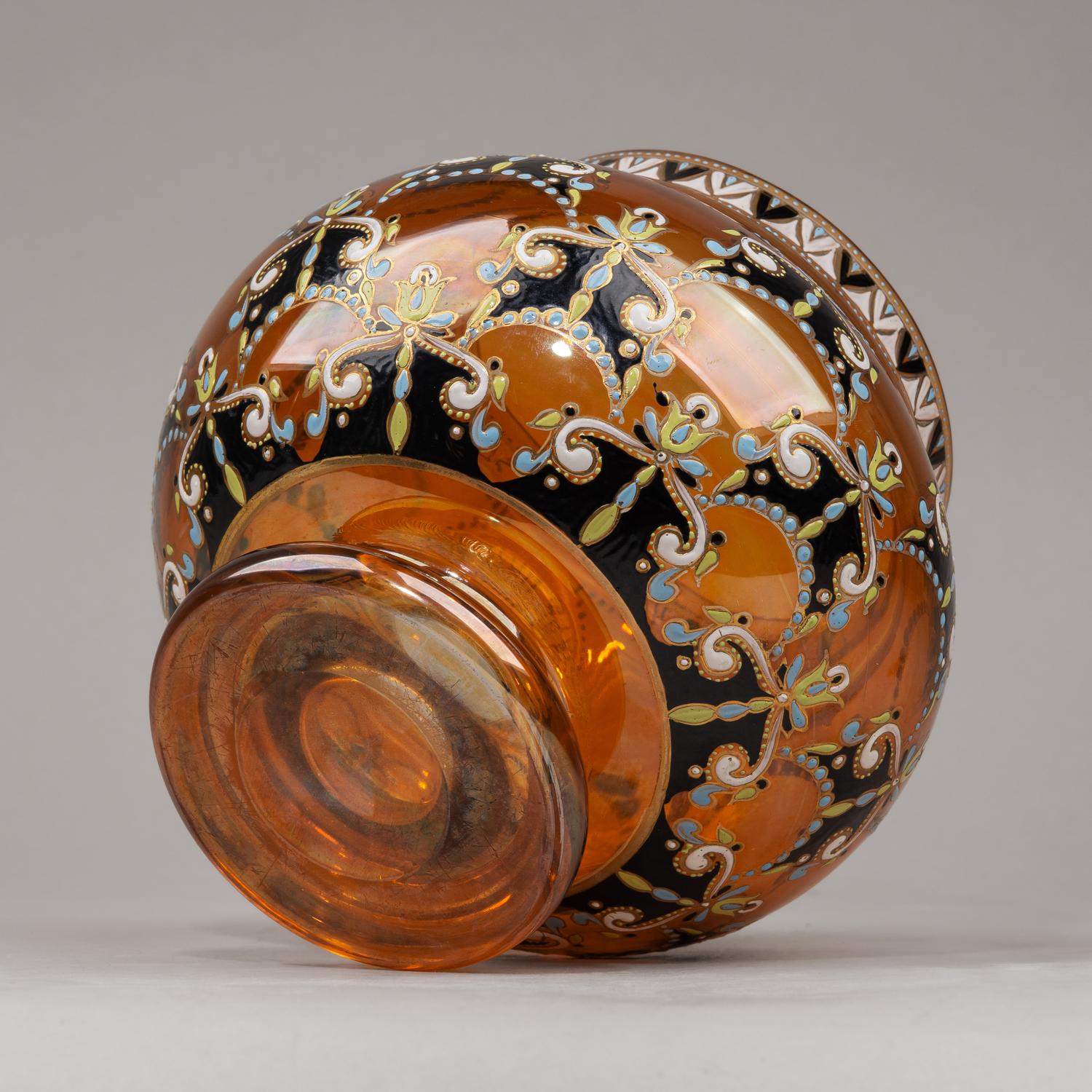 (Бем Елизавета) Братина «Чару пить здраву быть».
Россия, Дятьковский хрустальный завод, автор – Елизавета Бём, 1875–1890 годы.