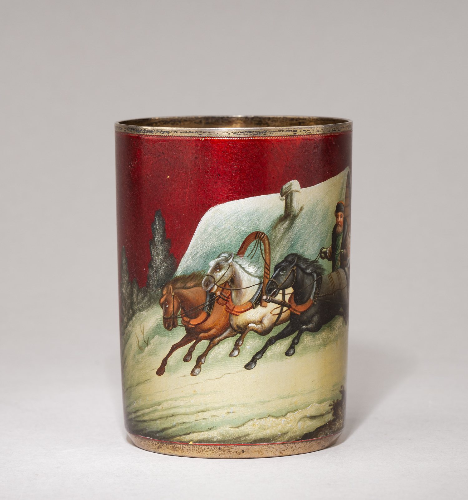 Стакан с изображением тройки и деревенского пейзажа.
Россия, Санкт-Петербург, мастерские Владимирова Н.Г. и Павлова С.П., 1898–1917 годы.
