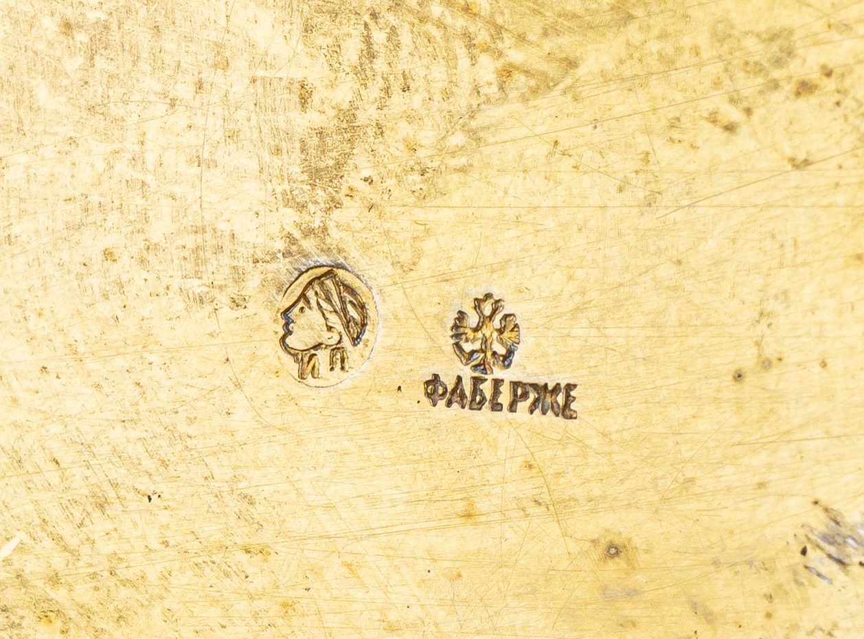 (Фаберже). Графин в стиле модерн с юбилейной монетой.
Москва, фирма Поставщика Высочайшего двора К. Фаберже, 1899–1908 гг.