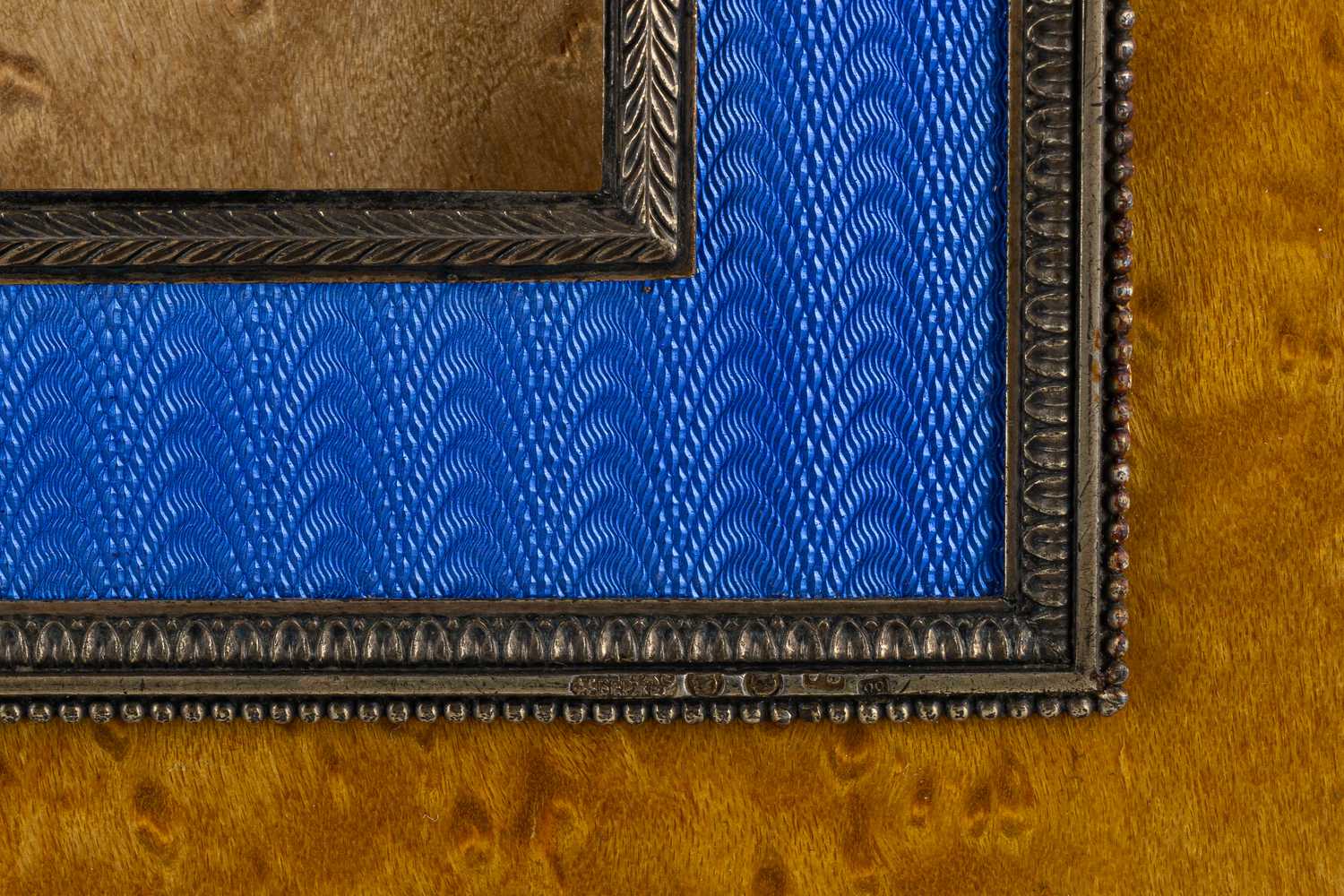 (С экспертизой. Фаберже. Армфельдт.) Большая рама с эмалью гильоше.
Санкт-Петербург, фирма «Фаберже», мастер Ялмар Армфельдт 1908–1917 гг.