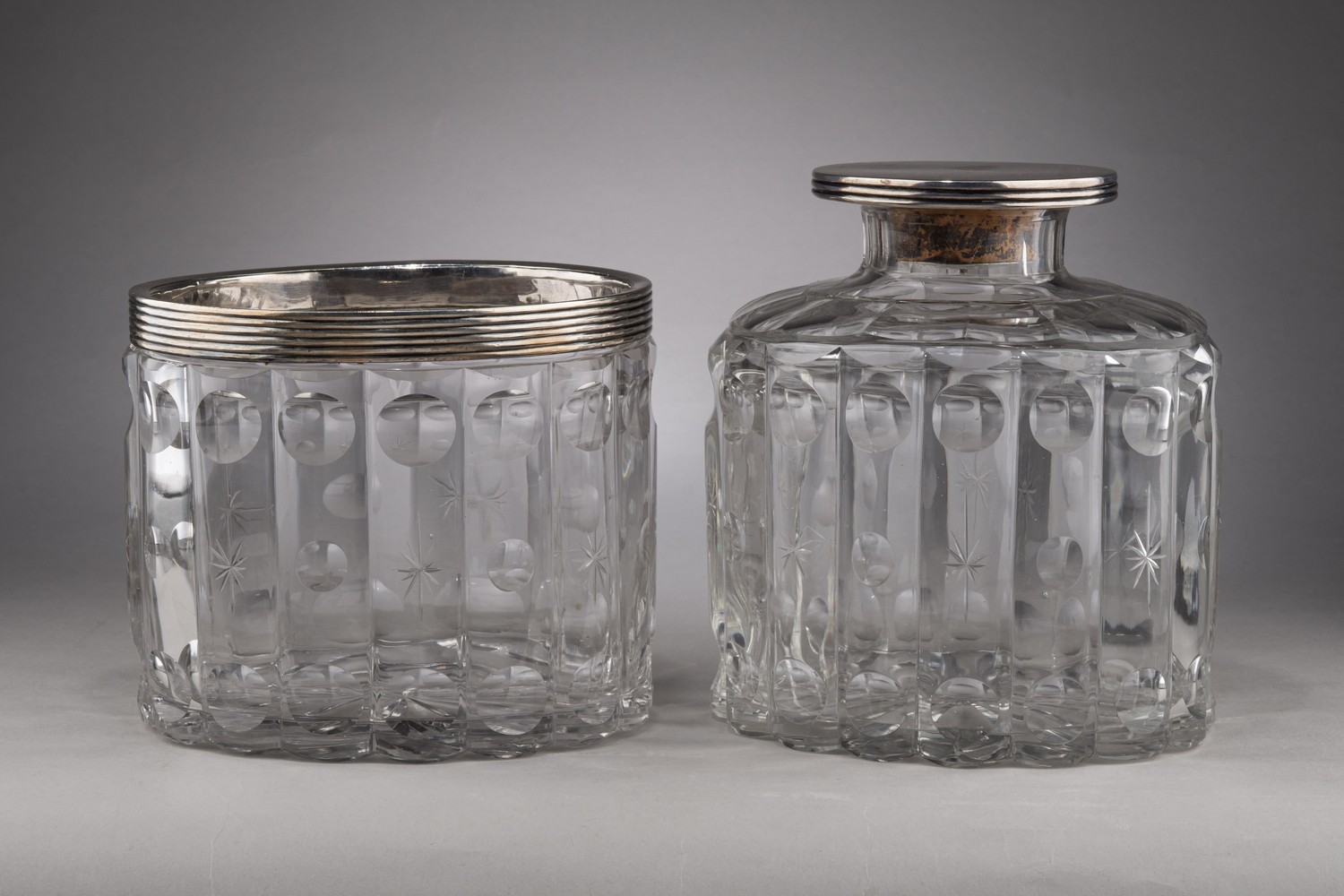 Чайница и ваза для сладостей в оригинальной шкатулке. Хрусталь – Никольско-Пестровский завод Бахметевых, середина XIX в. Серебро – Санкт-Петербург, серебряного дела мастер Экквист Карл Густав, 1840-1850 гг.