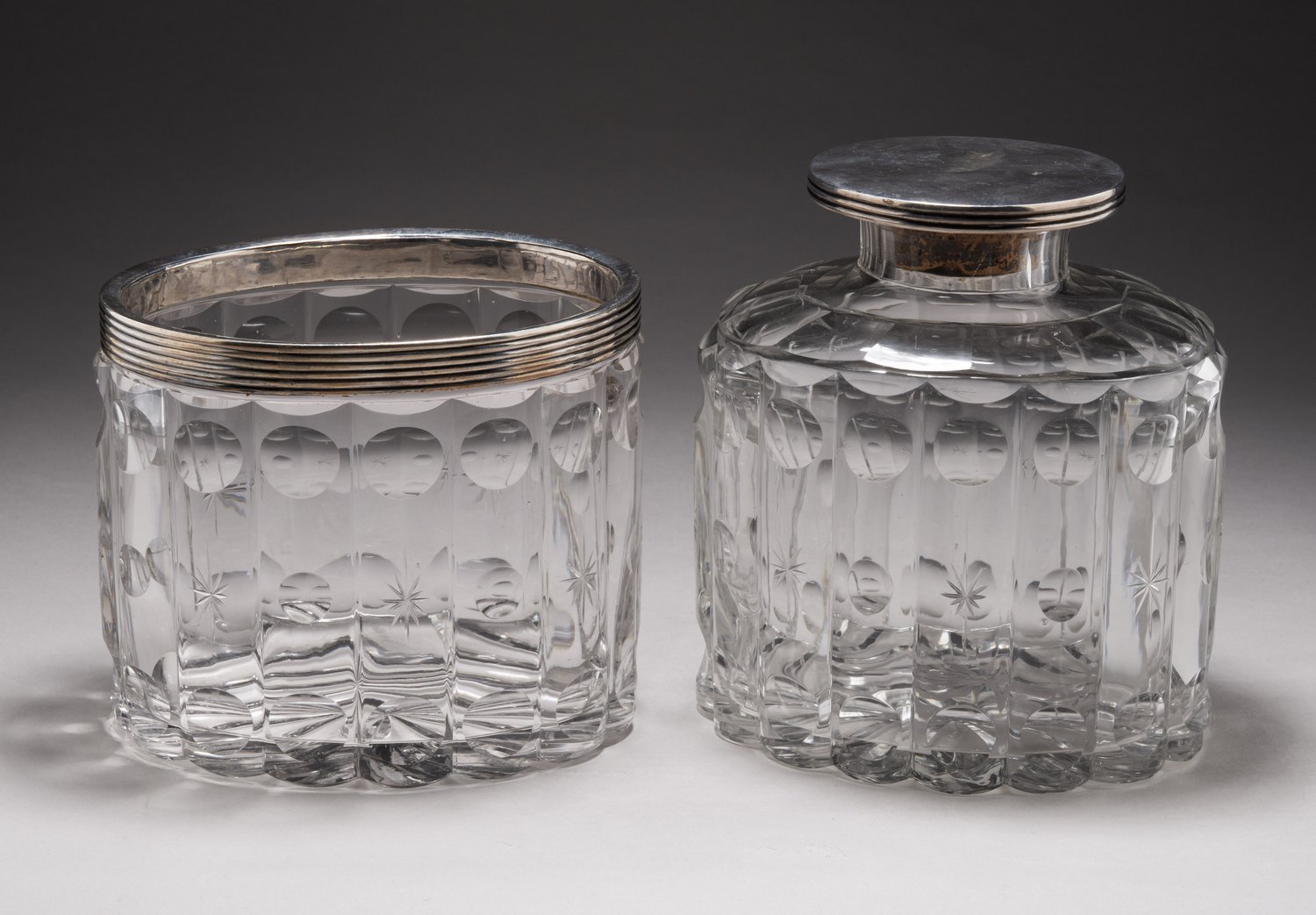 Чайница и ваза для сладостей в оригинальной шкатулке. Хрусталь – Никольско-Пестровский завод Бахметевых, середина XIX в. Серебро – Санкт-Петербург, серебряного дела мастер Экквист Карл Густав, 1840-1850 гг.