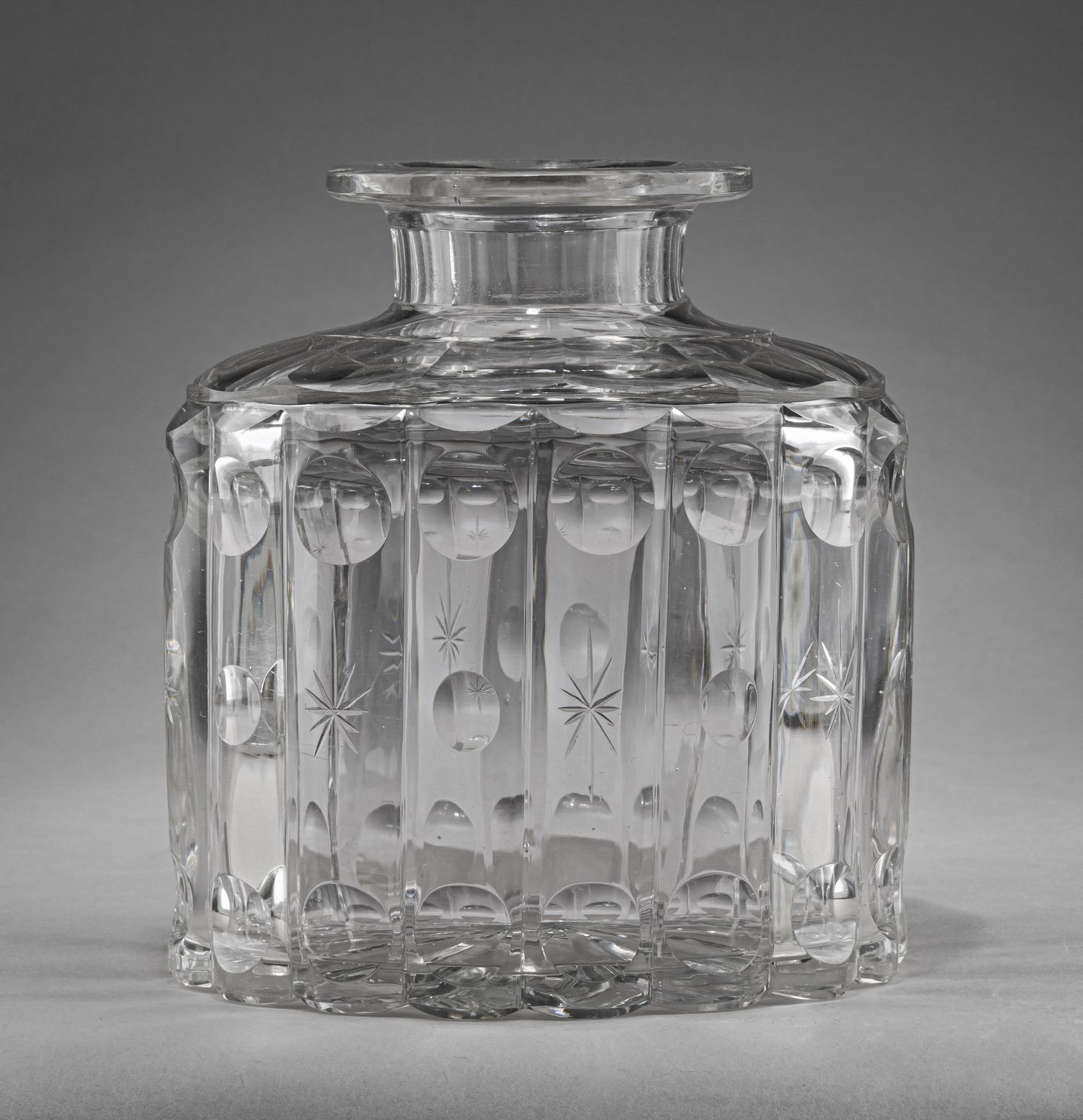 Чайница и ваза для сладостей в оригинальной шкатулке. Хрусталь – Никольско-Пестровский завод Бахметевых, середина XIX в. Серебро – Санкт-Петербург, серебряного дела мастер Экквист Карл Густав, 1840-1850 гг.