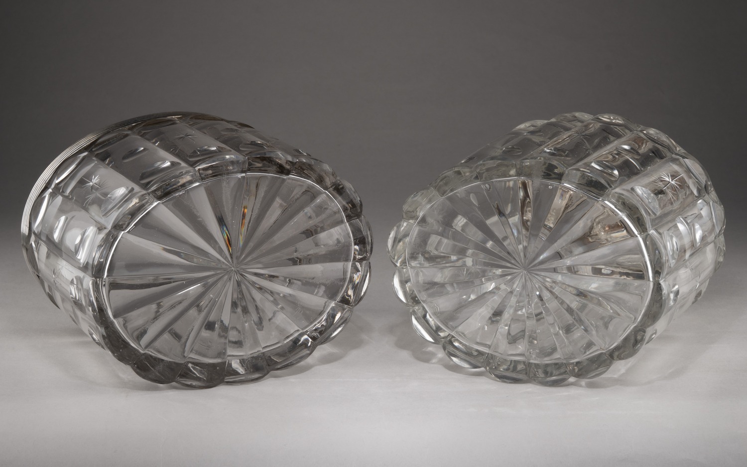 Чайница и ваза для сладостей в оригинальной шкатулке. Хрусталь – Никольско-Пестровский завод Бахметевых, середина XIX в. Серебро – Санкт-Петербург, серебряного дела мастер Экквист Карл Густав, 1840-1850 гг.