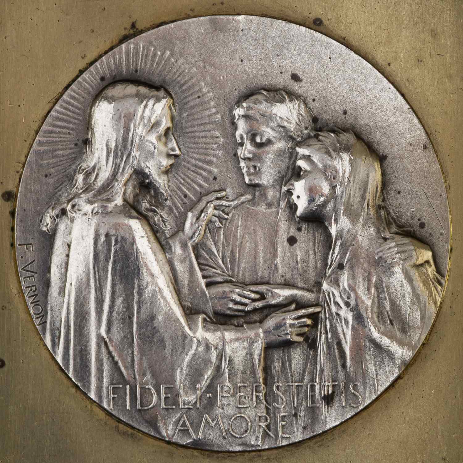 (Фаберже) Портсигар инкрустированный медалями на 10-летие бракосочетания. Москва, фирма «Фаберже», 1916 г.