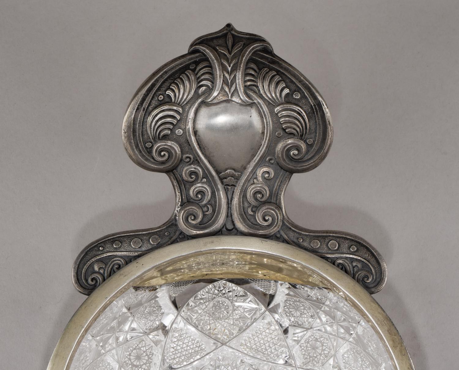 (С экспертизой) Ковш в серебряной оправе.
Россия, Санкт-Петербург, Императорский стеклянный завод, мастер-монограммист «ВЮ», 1908-1917 гг.