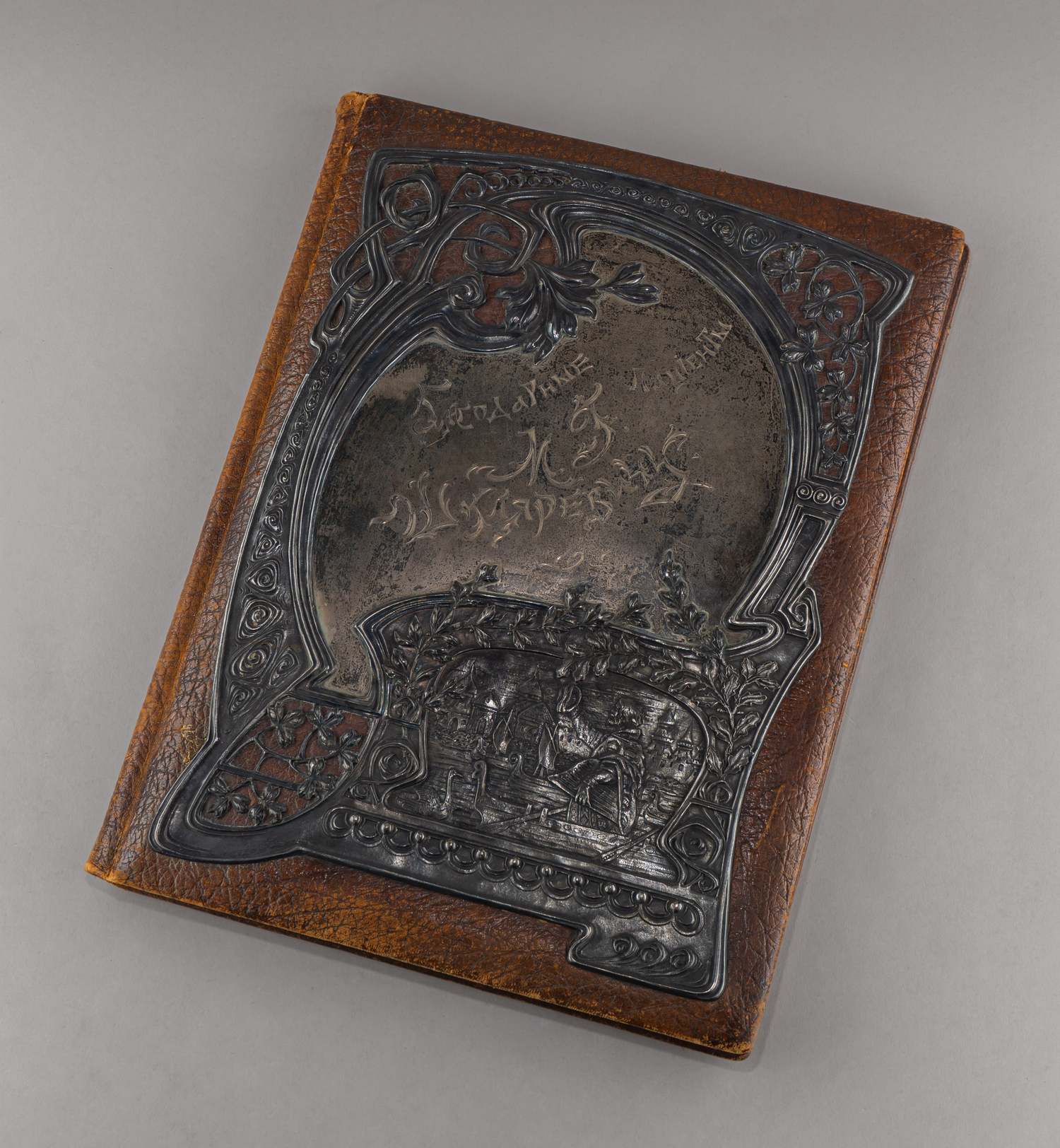 (Редкая 95 проба)  Бювар с серебряной накладкой «Садко».
Россия, Москва, мастер-монограммист «ФКТ», 1911.