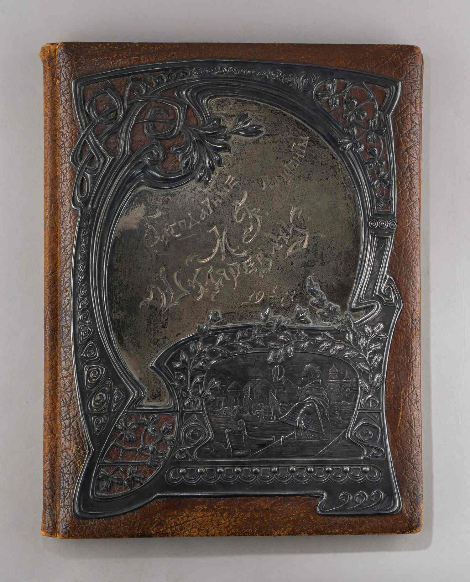 (Редкая 95 проба)  Бювар с серебряной накладкой «Садко».
Россия, Москва, мастер-монограммист «ФКТ», 1911.