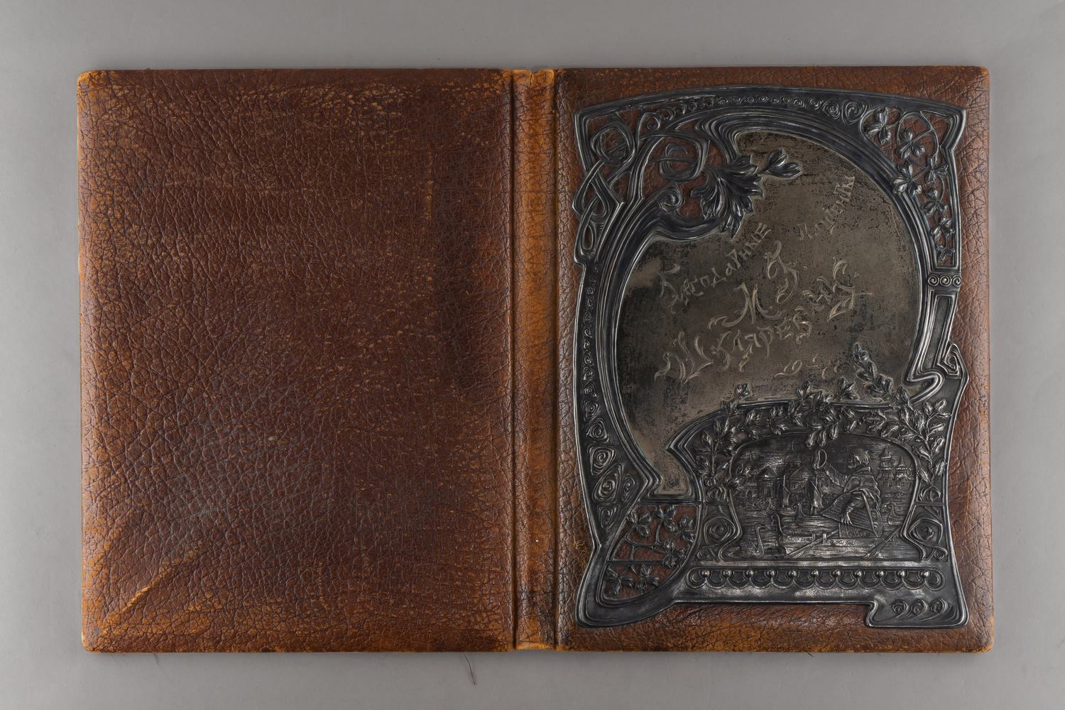 (Редкая 95 проба)  Бювар с серебряной накладкой «Садко».
Россия, Москва, мастер-монограммист «ФКТ», 1911.