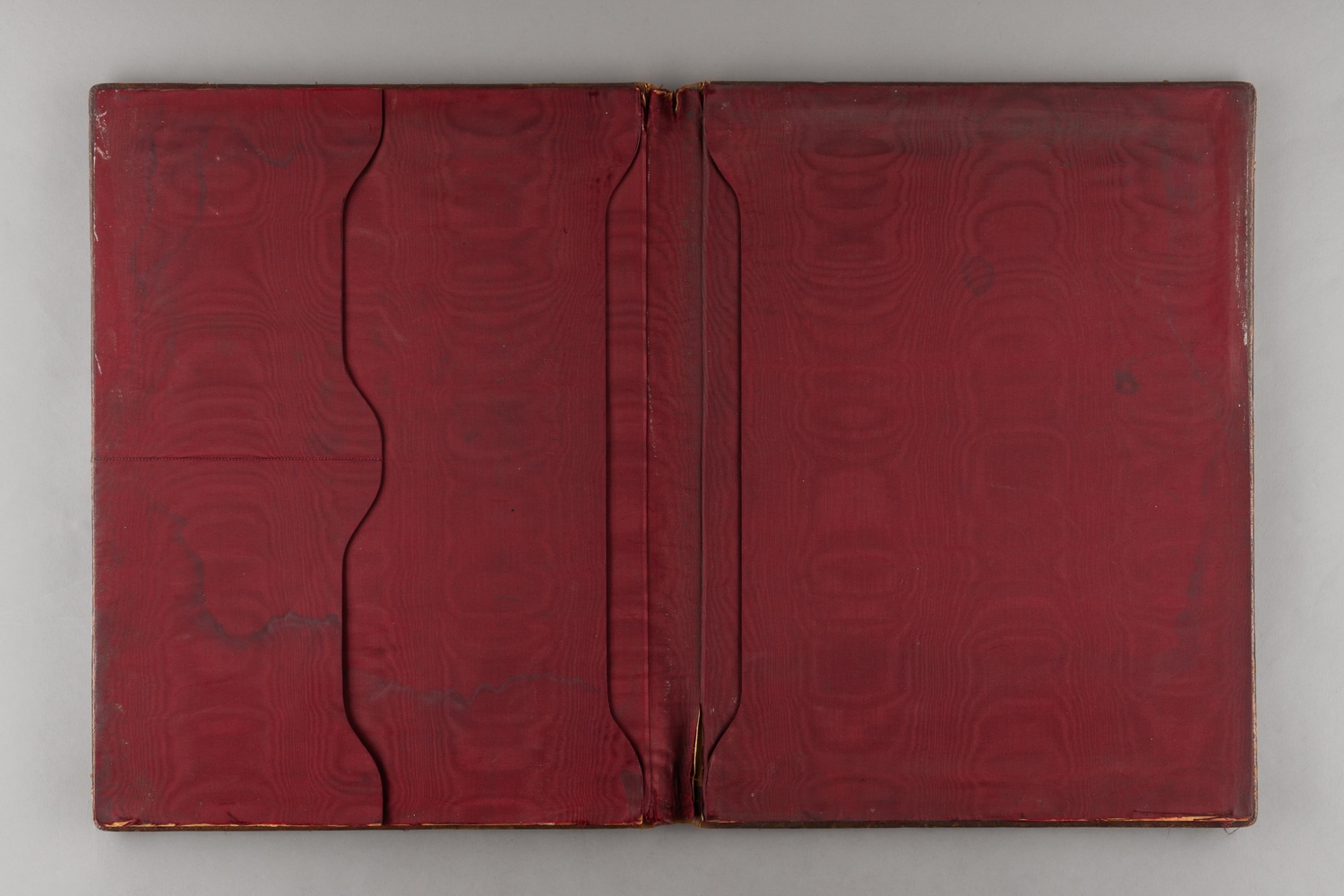 (Редкая 95 проба)  Бювар с серебряной накладкой «Садко».
Россия, Москва, мастер-монограммист «ФКТ», 1911.