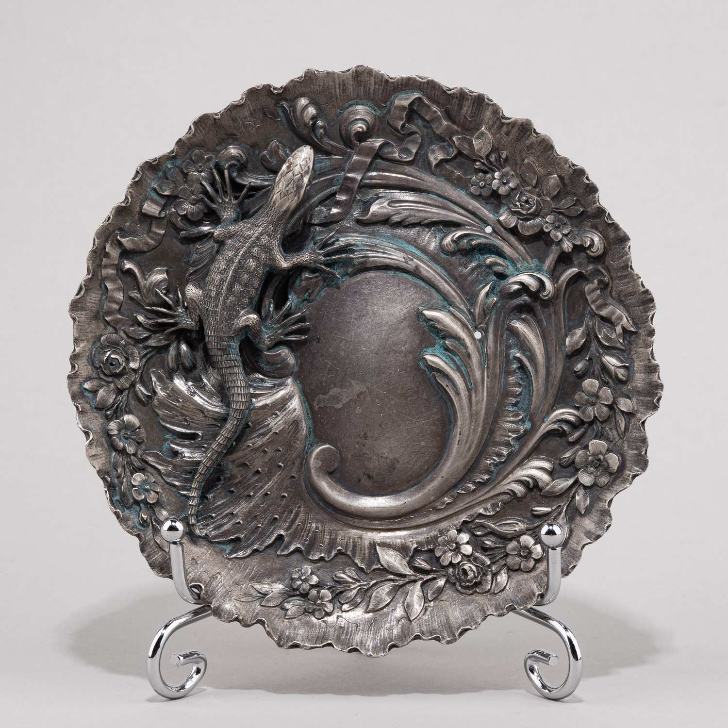 Пепельница в стиле модерн с ящерицей.
Россия(?), конец XIX – начало XX века.