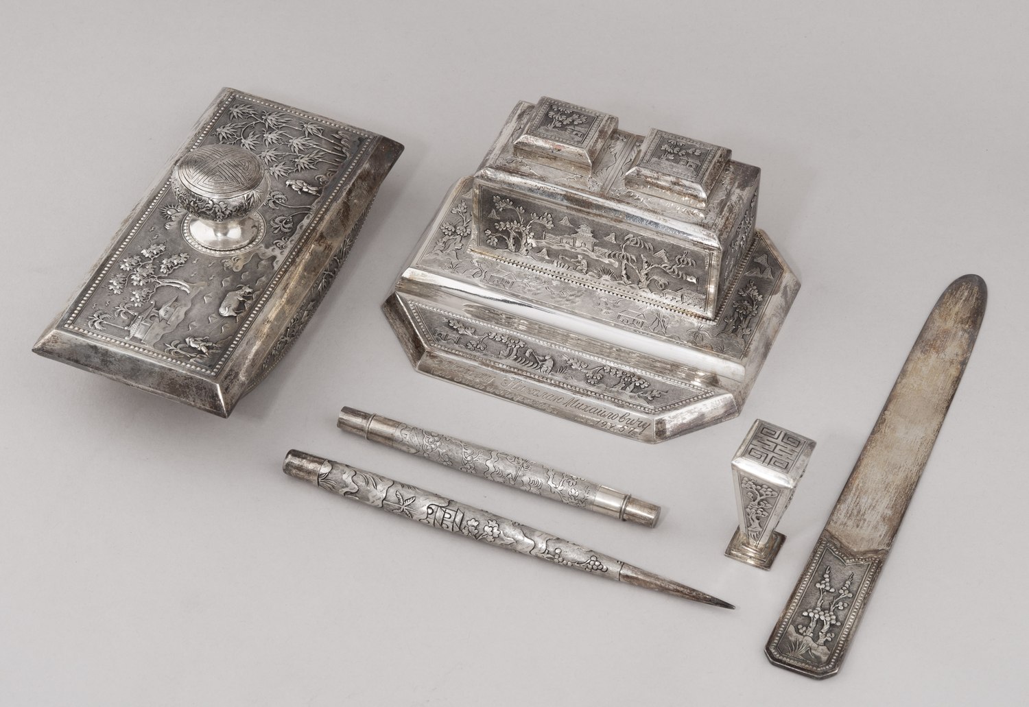 (Из собрания семьи Шверника Николая Михайловича) Письменный набор в футляре, Вьетнам. 1957 год.