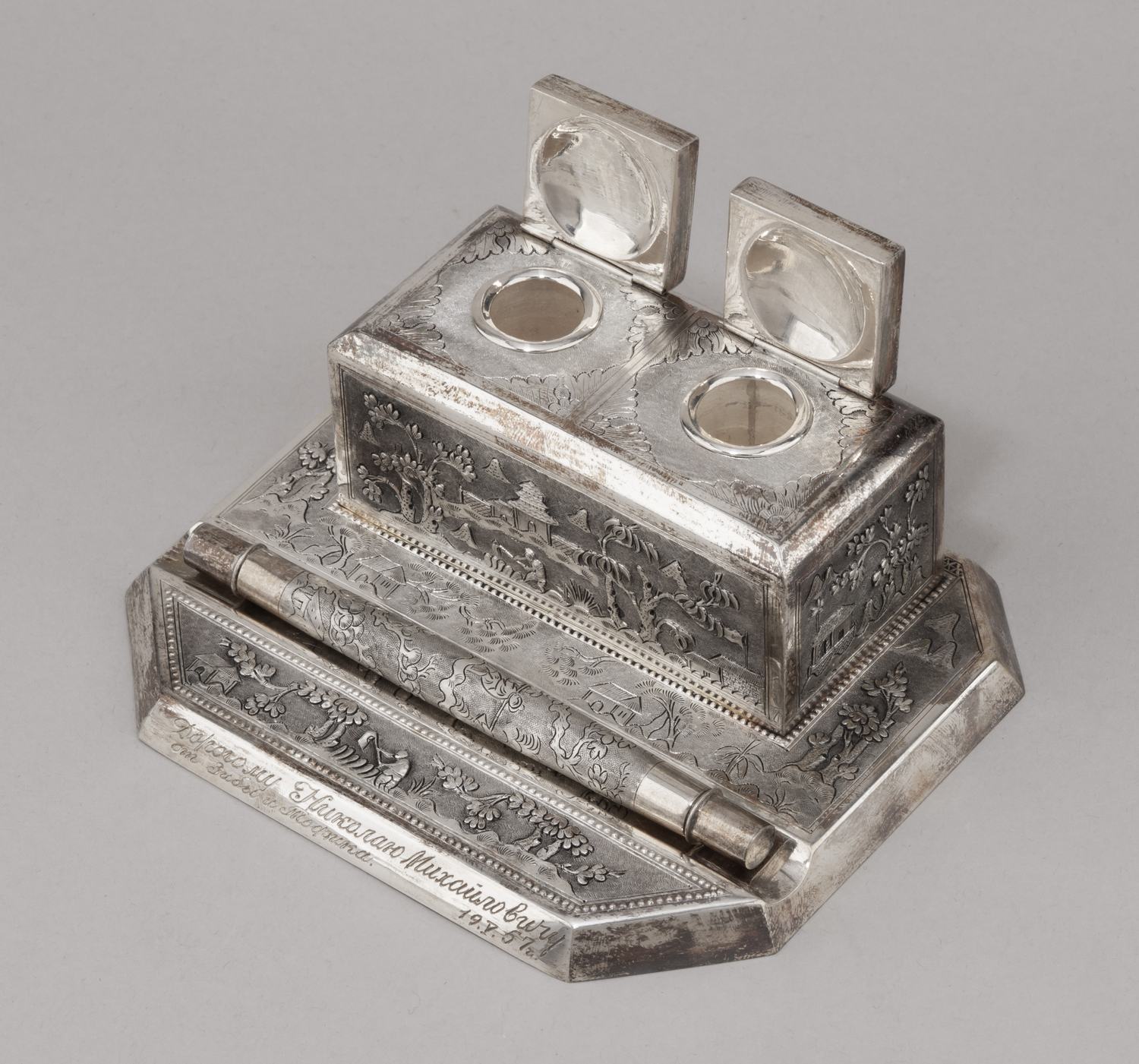 (Из собрания семьи Шверника Николая Михайловича) Письменный набор в футляре, Вьетнам. 1957 год.