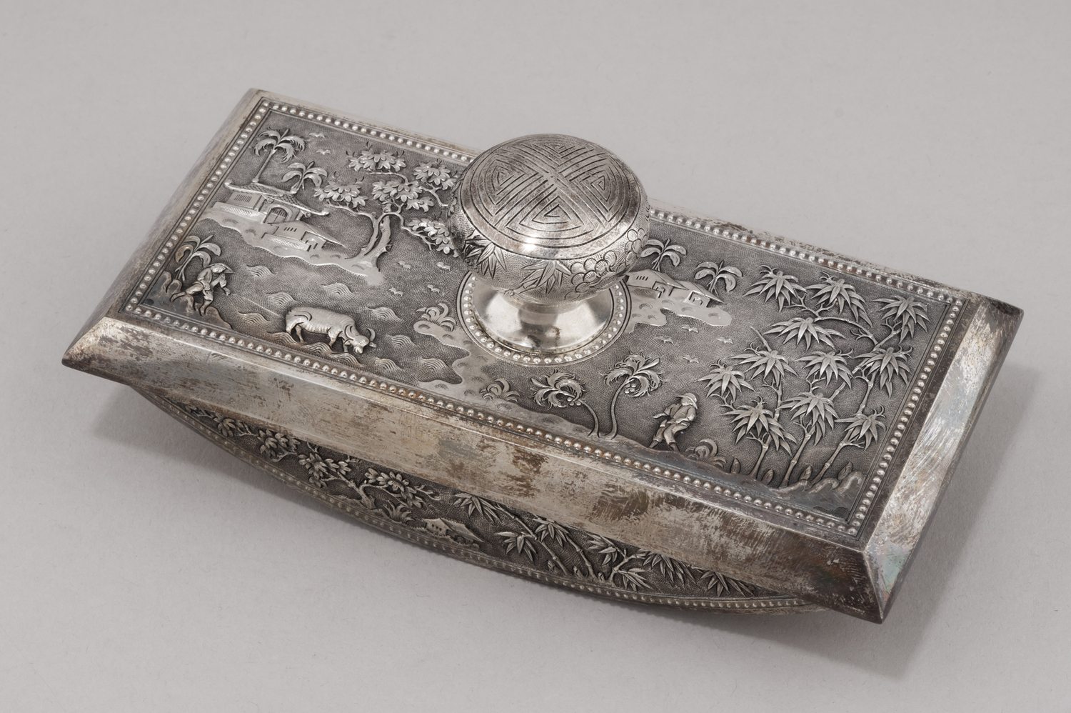 (Из собрания семьи Шверника Николая Михайловича) Письменный набор в футляре, Вьетнам. 1957 год.