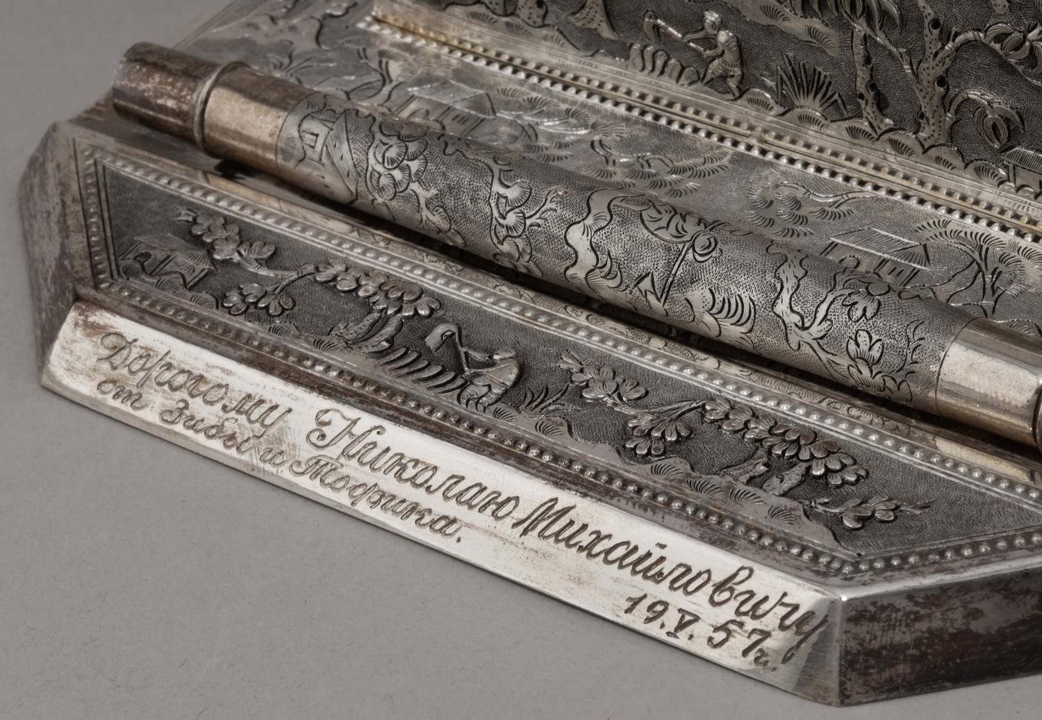 (Из собрания семьи Шверника Николая Михайловича) Письменный набор в футляре, Вьетнам. 1957 год.