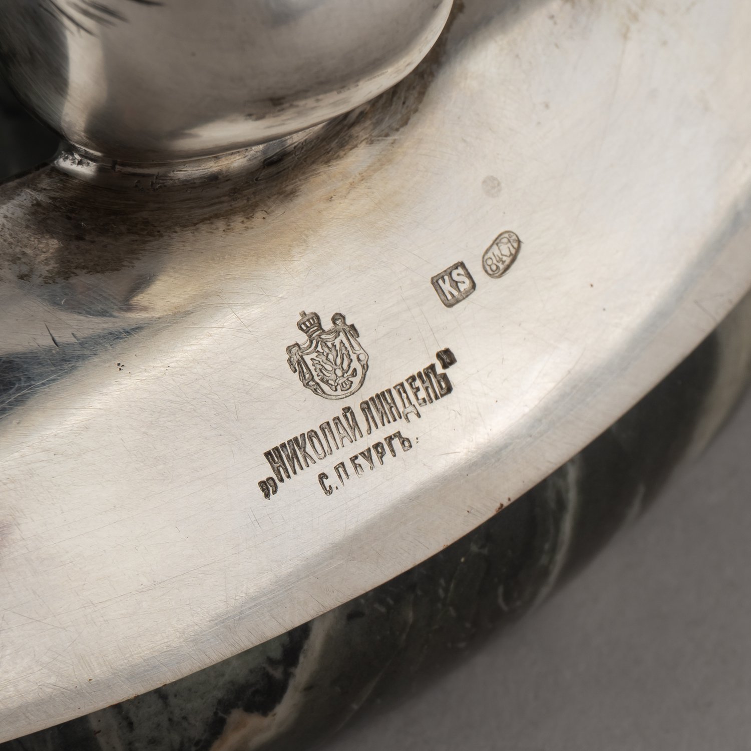 Пепельница для сигар с бивнем кабана.

Россия, Санкт-Петербург, Николай Линден, мастер – Селениус К. И., 1899–1908 годы.