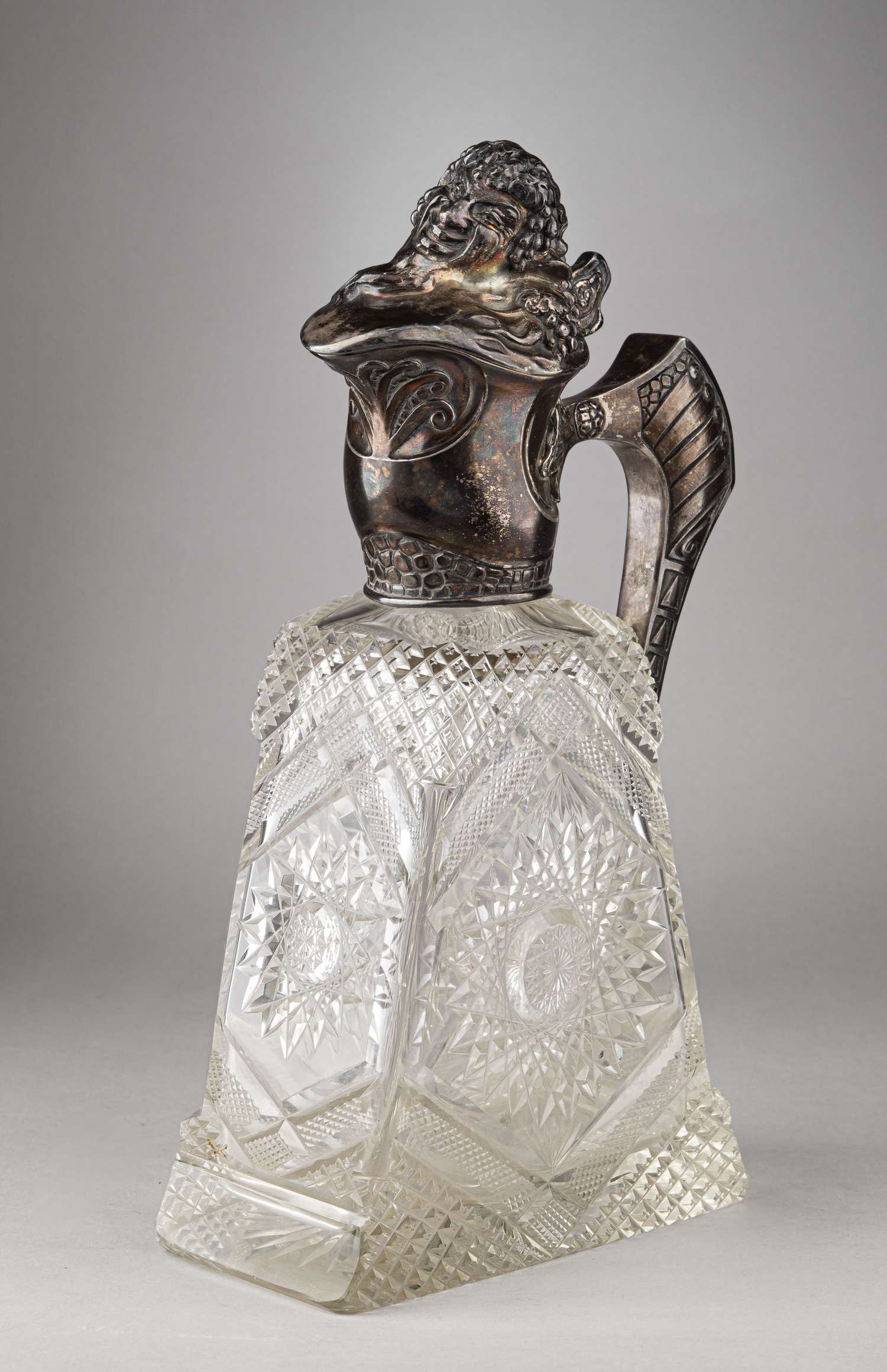 (Хлебников. Подарок городу Тверь) Кувшин в стиле модерн «Бог виноделия». 
Россия, фирма поставщика Высочайшего Двора И. Хлебникова, 1916 год. Мемориальная гравировка от города Тверь.