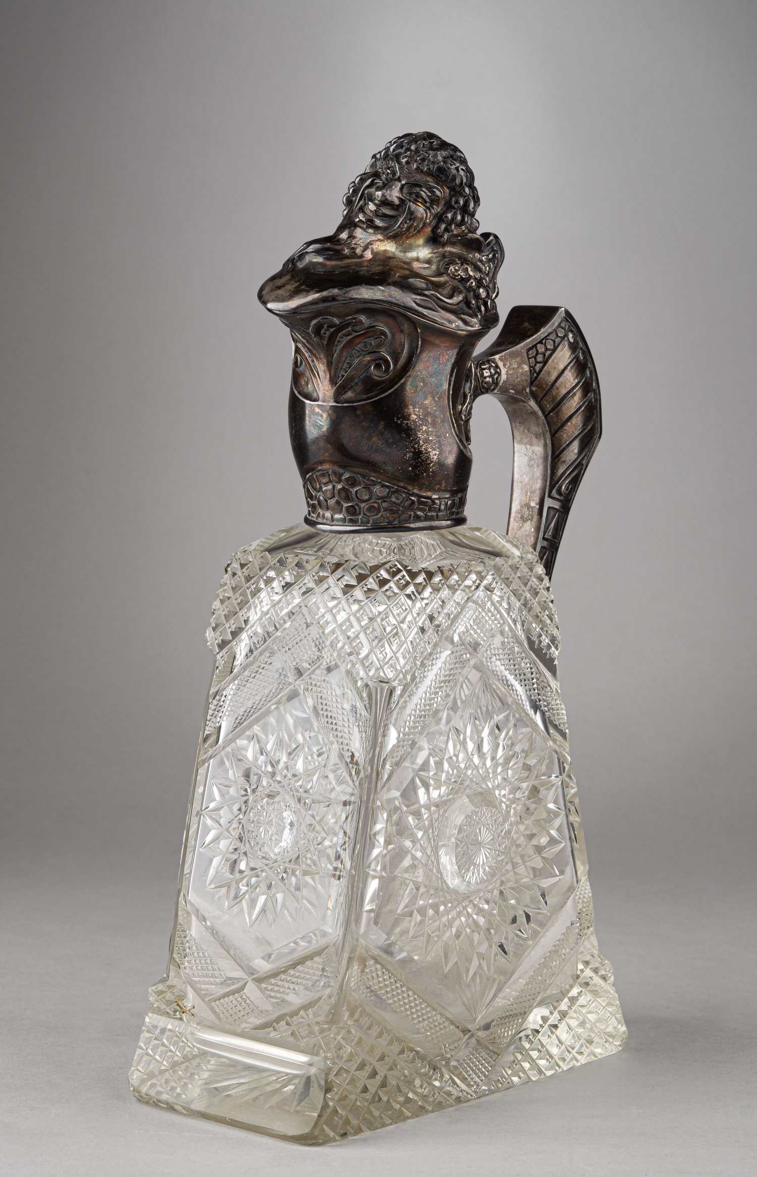 (Хлебников. Подарок городу Тверь) Кувшин в стиле модерн «Бог виноделия». 
Россия, фирма поставщика Высочайшего Двора И. Хлебникова, 1916 год. Мемориальная гравировка от города Тверь.
