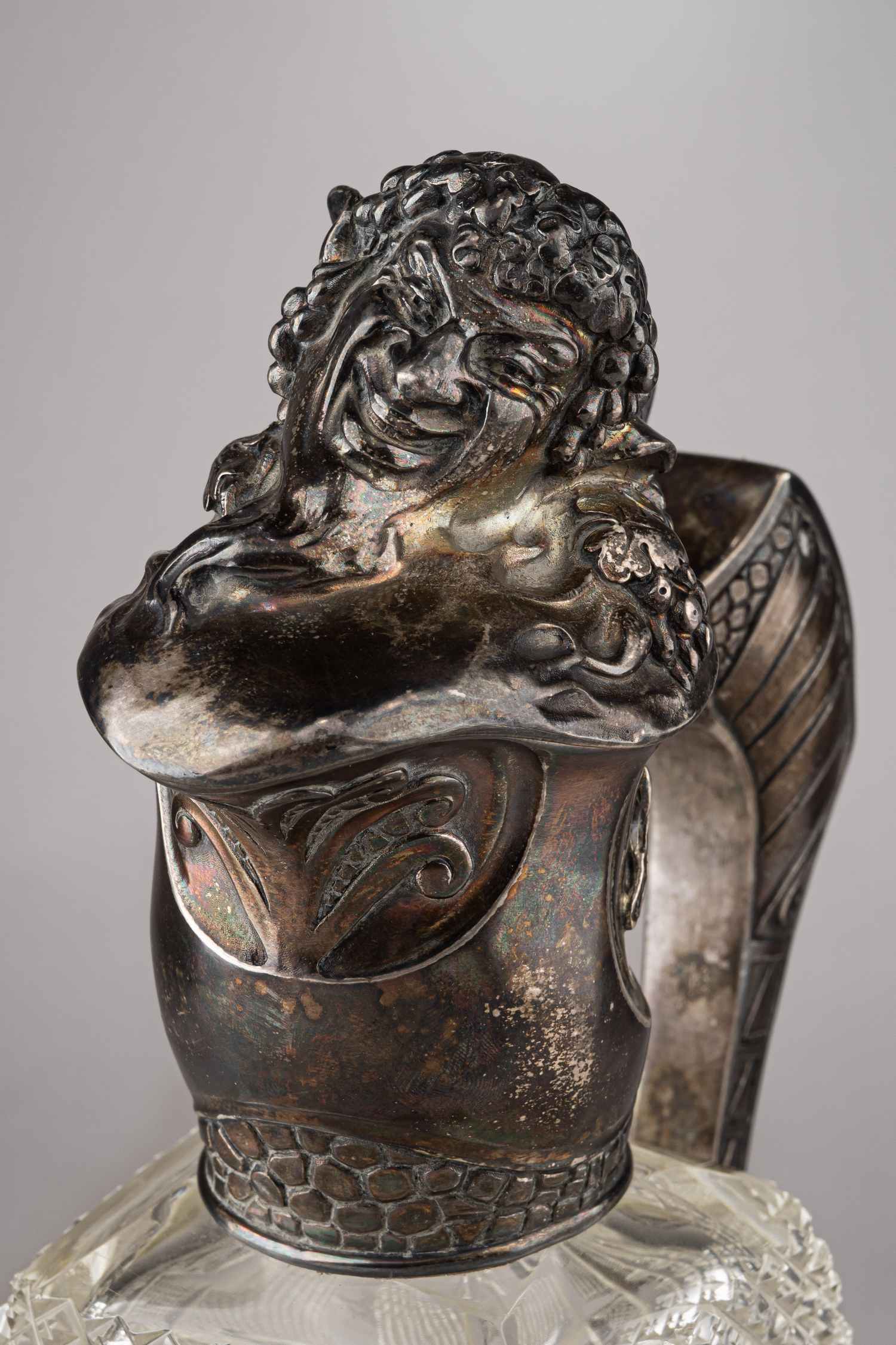 (Хлебников. Подарок городу Тверь) Кувшин в стиле модерн «Бог виноделия». 
Россия, фирма поставщика Высочайшего Двора И. Хлебникова, 1916 год. Мемориальная гравировка от города Тверь.