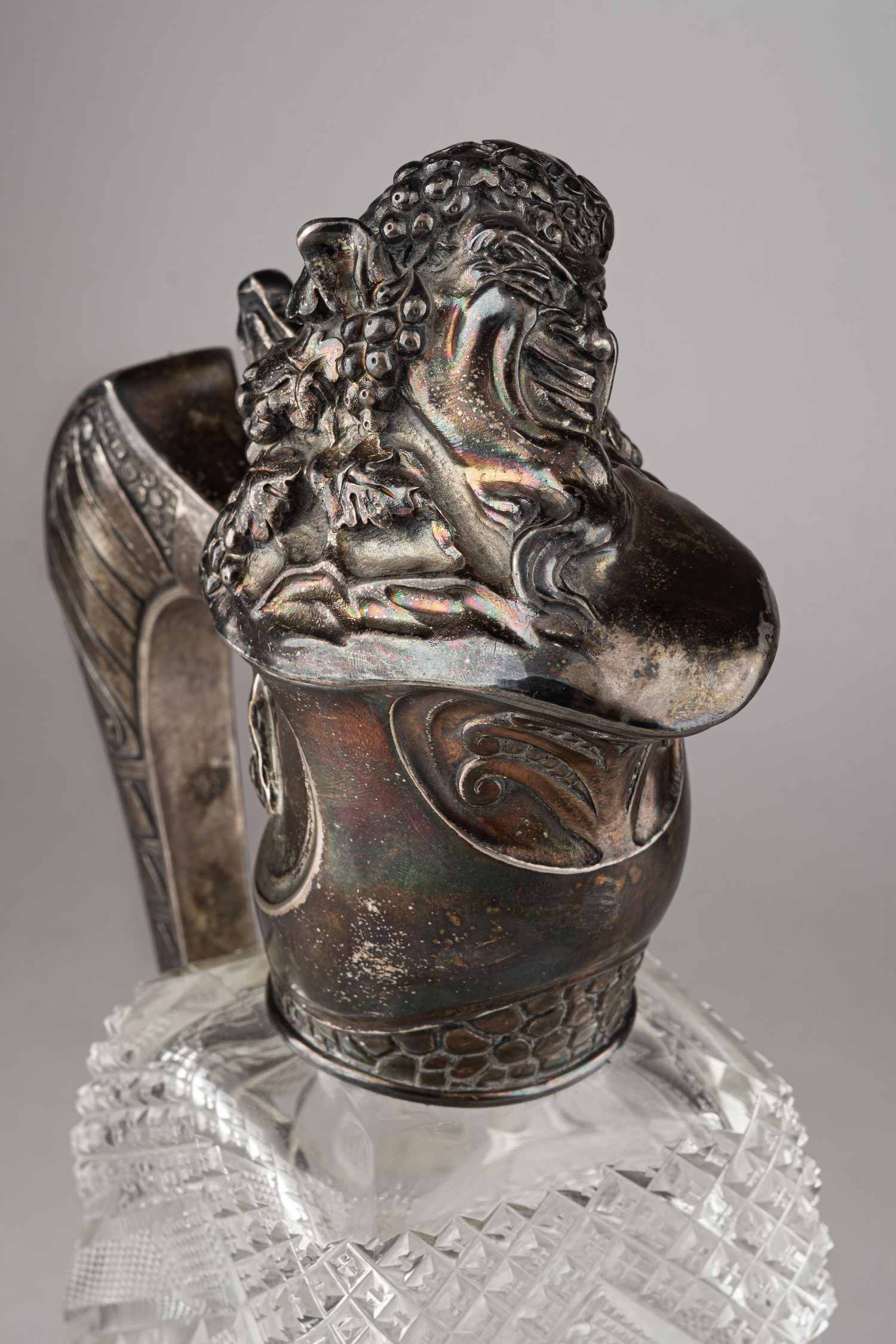 (Хлебников. Подарок городу Тверь) Кувшин в стиле модерн «Бог виноделия». 
Россия, фирма поставщика Высочайшего Двора И. Хлебникова, 1916 год. Мемориальная гравировка от города Тверь.