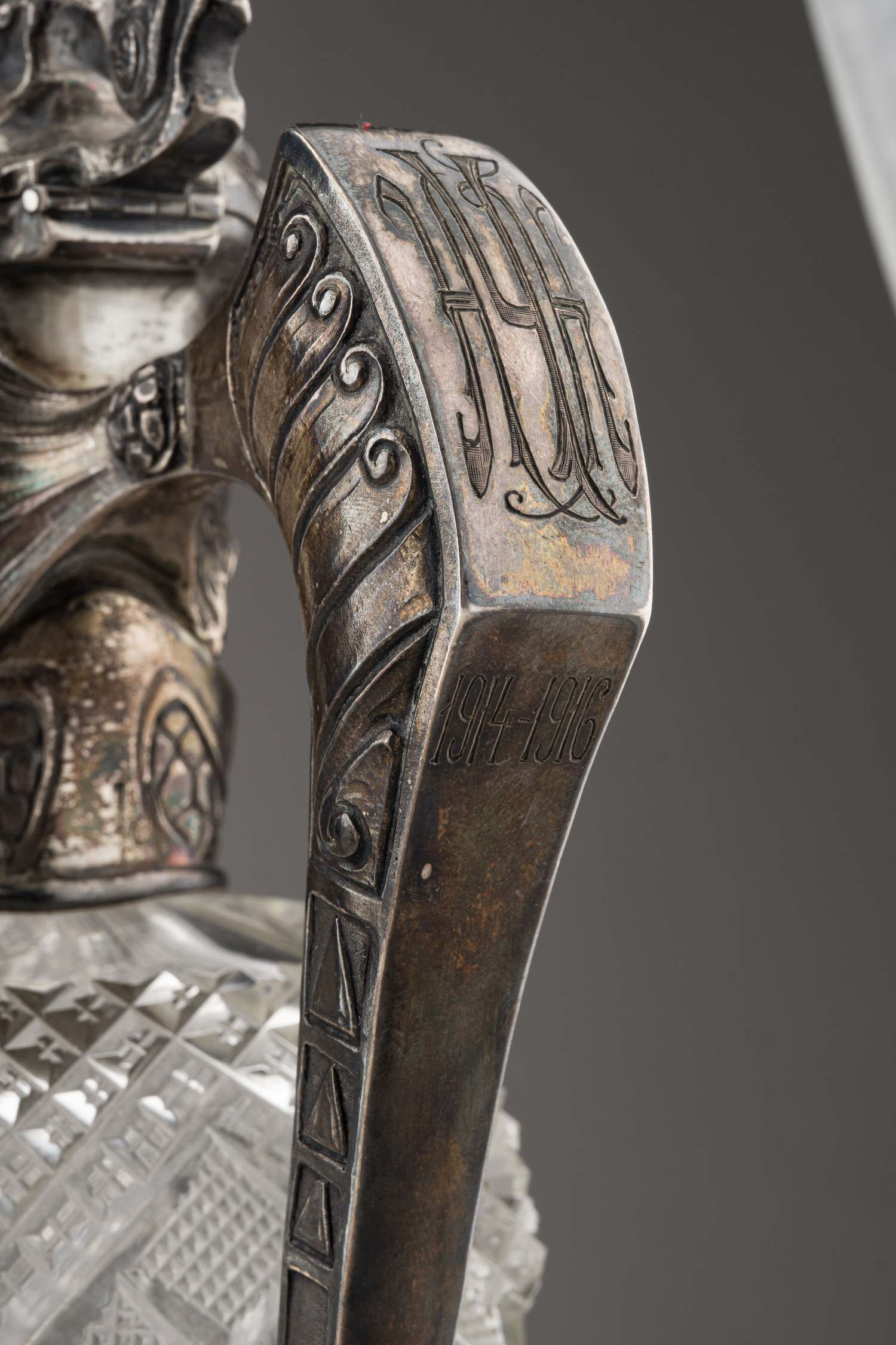 (Хлебников. Подарок городу Тверь) Кувшин в стиле модерн «Бог виноделия». 
Россия, фирма поставщика Высочайшего Двора И. Хлебникова, 1916 год. Мемориальная гравировка от города Тверь.