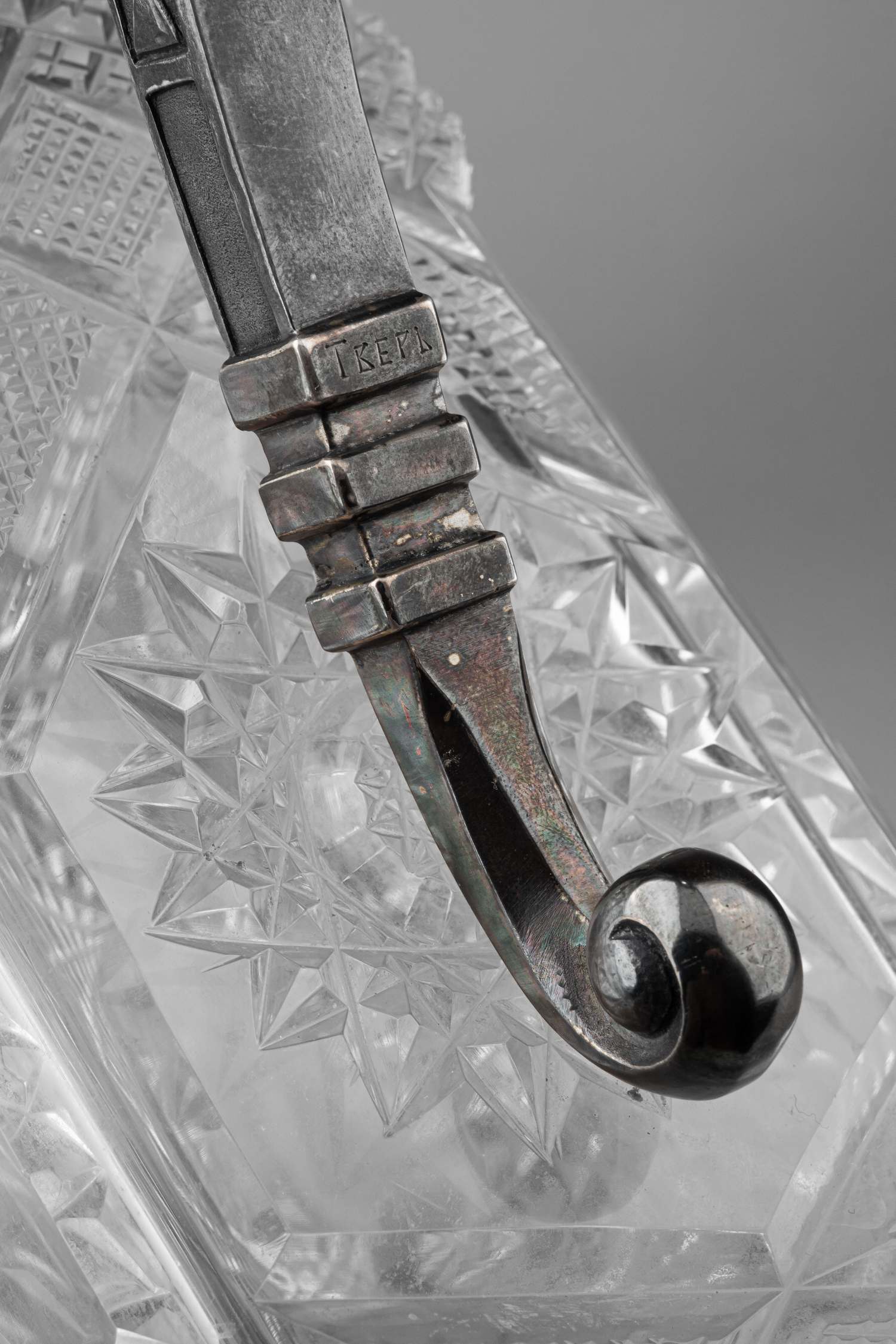 (Хлебников. Подарок городу Тверь) Кувшин в стиле модерн «Бог виноделия». 
Россия, фирма поставщика Высочайшего Двора И. Хлебникова, 1916 год. Мемориальная гравировка от города Тверь.