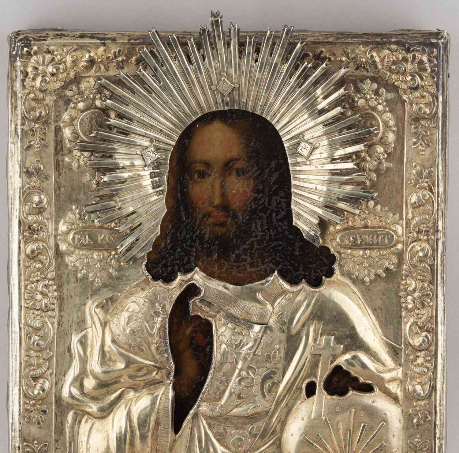 Икона «Господь Вседержитель» в серебряном окладе и старинном киоте. Россия, Москва, мастер-монограммист «НД», 1841.