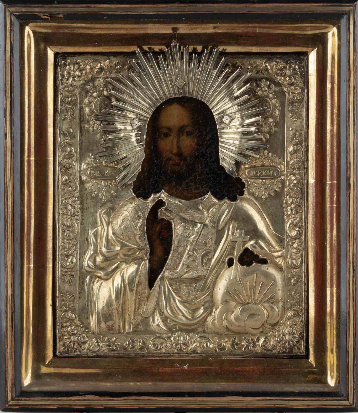 Икона «Господь Вседержитель» в серебряном окладе и старинном киоте. Россия, Москва, мастер-монограммист «НД», 1841.