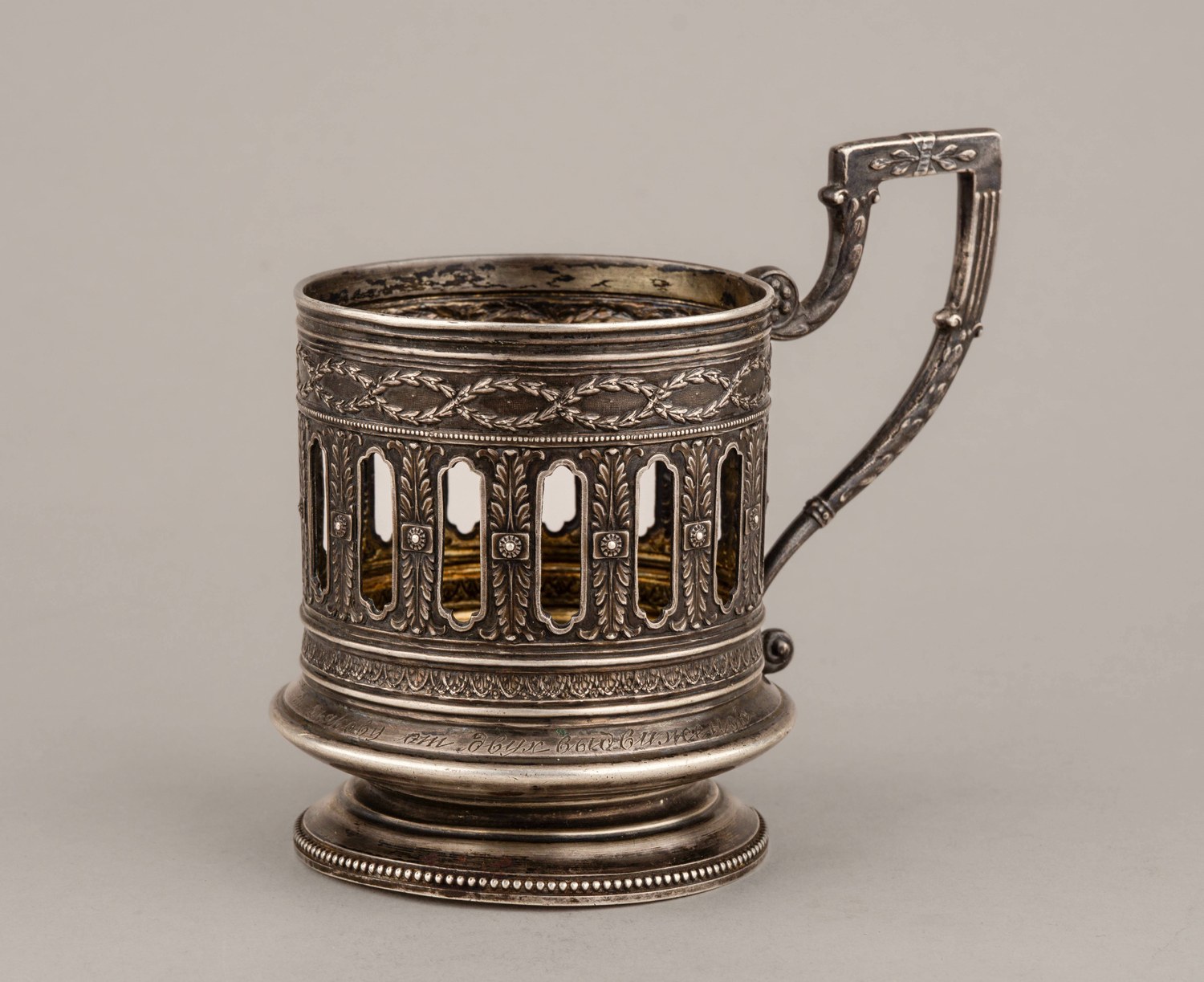 (Хлебников) Подстаканник.
Россия, Москва, фирма поставщика Высочайшего Двора И. Хлебникова, 1908–1917 годы.