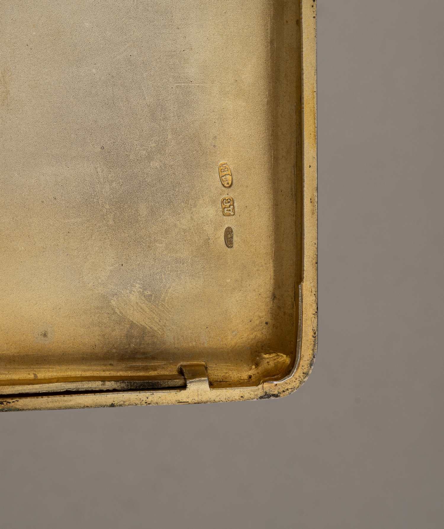 Портсигар «Русский витязь с булавой». 
Россия, Москва, мастер-монограммист «ДС», 1908–1917 годы.