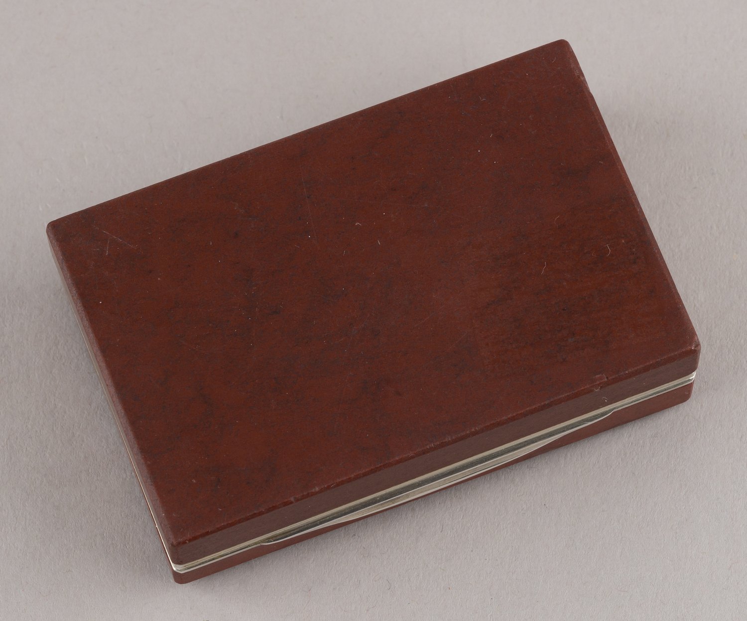 (Микромозаика). Табакерка с мозаичным панно «Римский форум».
Италия, Рим, вероятно, по гравюре Луиджи Россини. 1820–1830 годы.