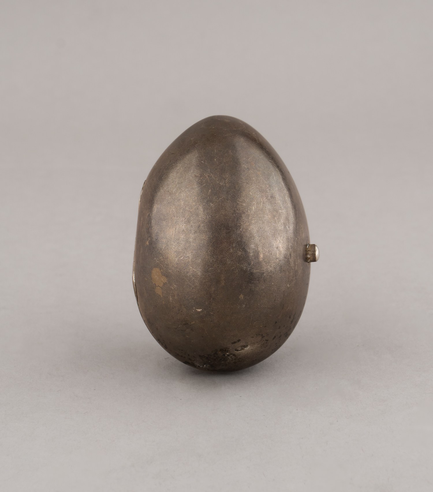 Кошелек в форме пасхального яйца. 
Россия, Москва, мастер-монограммист «ВЕ», 1908–1917 годы.