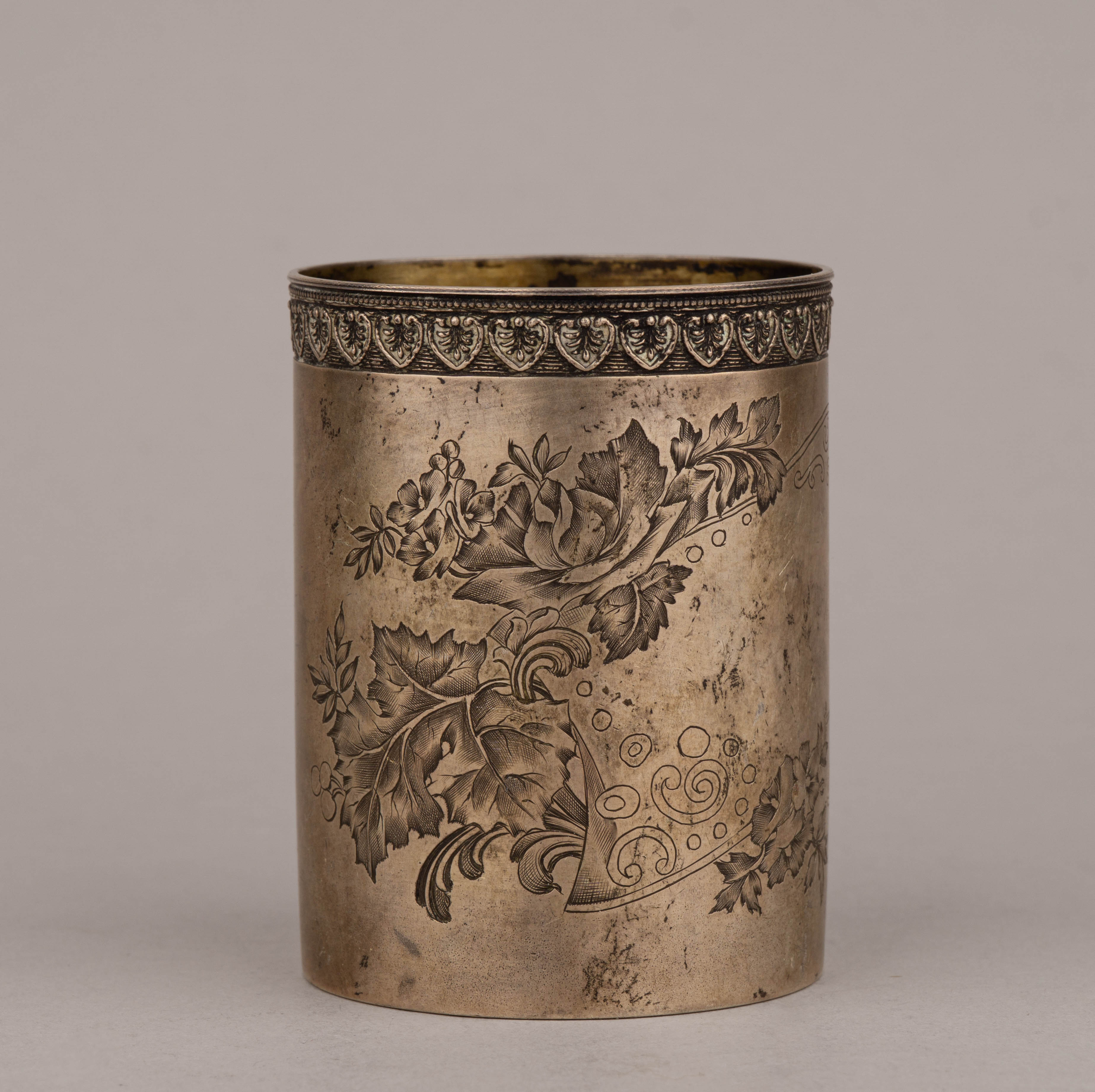 Стакан в стиле модерн с изображением свитка. 
Россия, Москва, мастер – Андреев В.А, 1908–1917 годы.