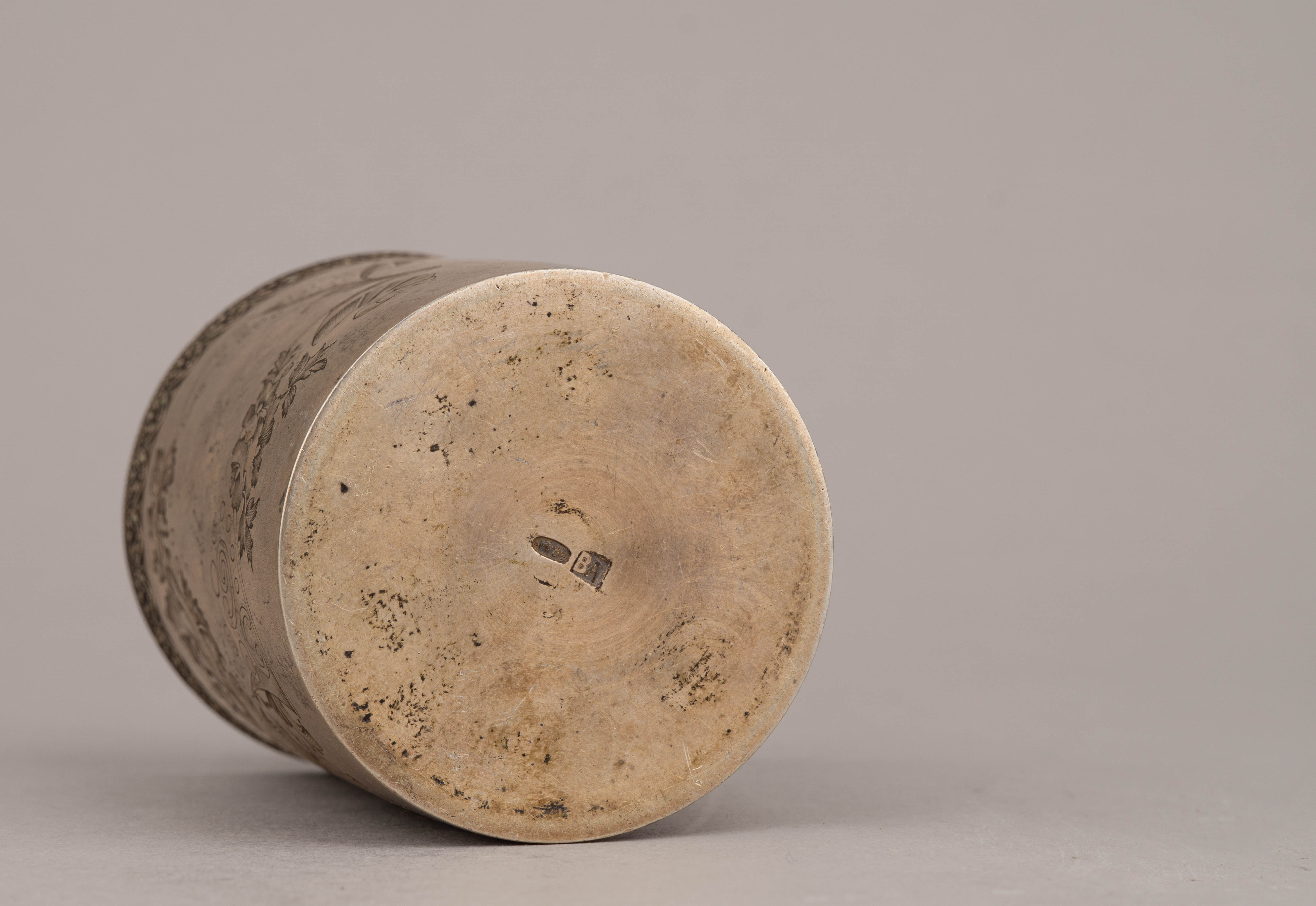 Стакан в стиле модерн с изображением свитка. 
Россия, Москва, мастер – Андреев В.А, 1908–1917 годы.