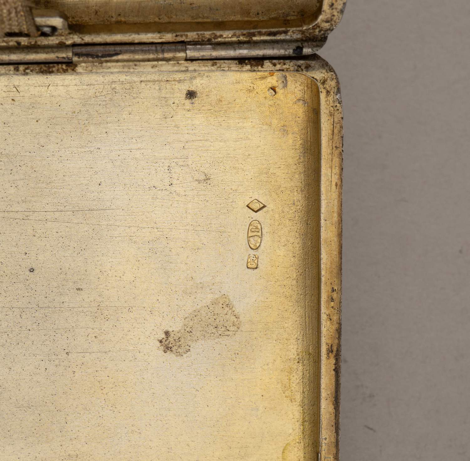 Портсигар с изображением Жар-птицы и царевны. 
Россия, Москва, мастер – С.А. Фролов, 1908–1912 годы.