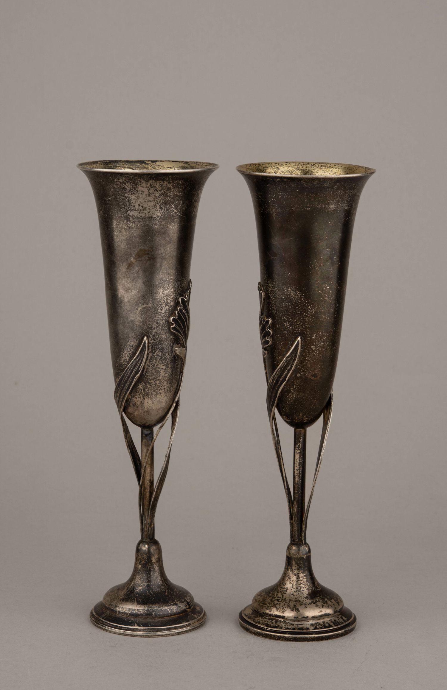 Парные бокалы для шампанского в стиле модерн. 
Россия, Москва, фабрика В.А. Баладановой, 1899–1908 годы.