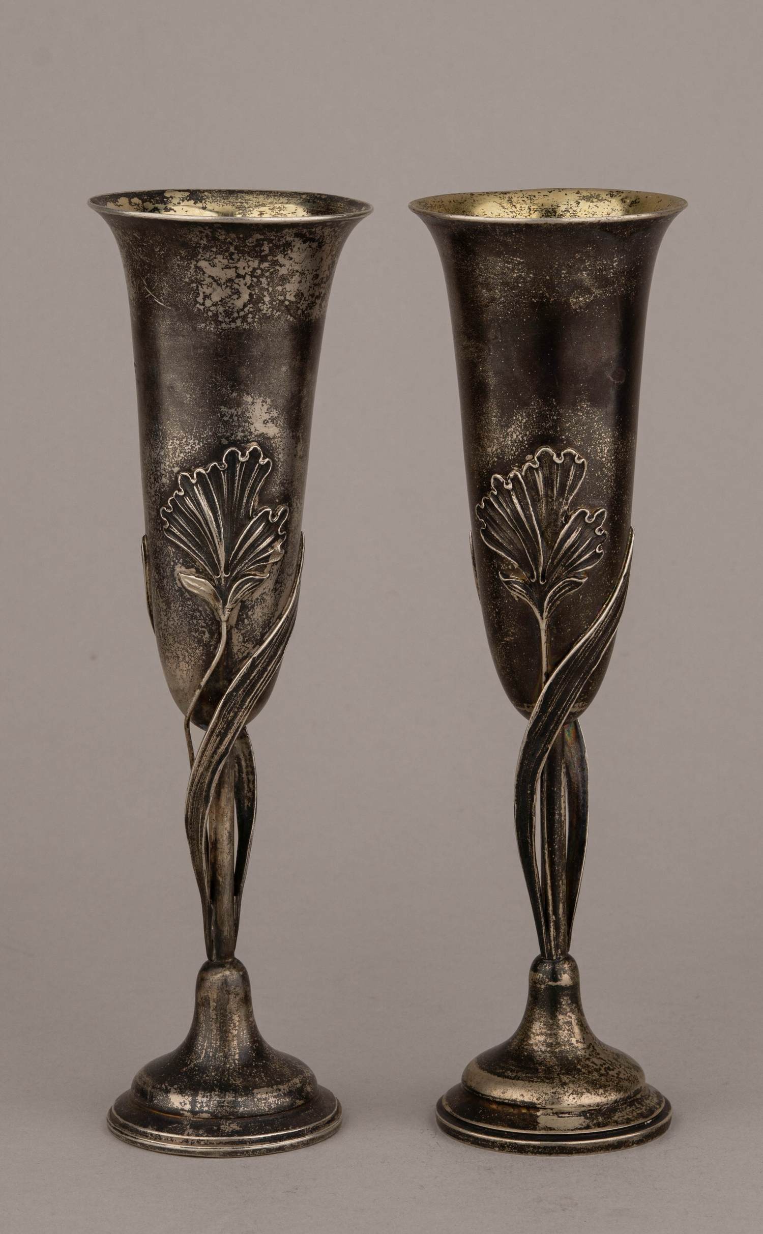 Парные бокалы для шампанского в стиле модерн. 
Россия, Москва, фабрика В.А. Баладановой, 1899–1908 годы.